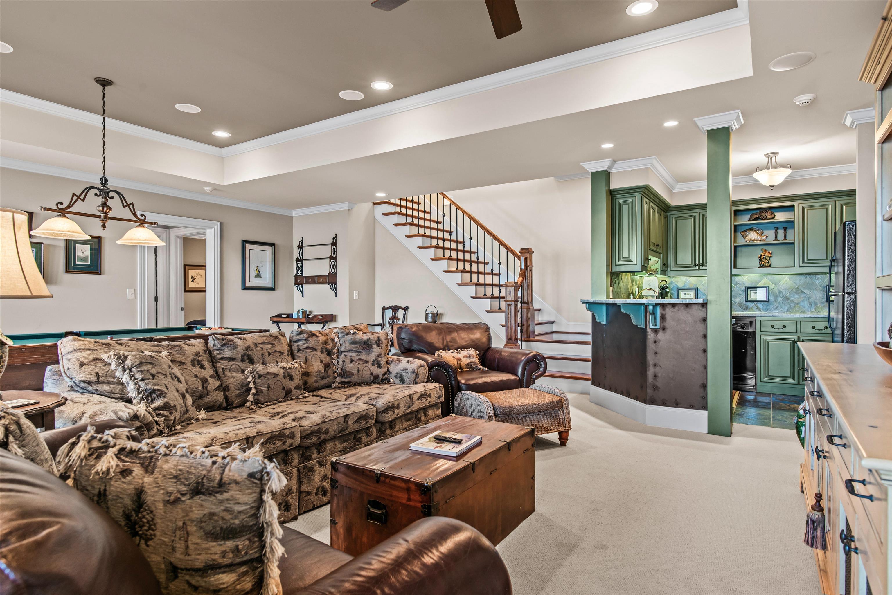 1290 LAKE CLUB DRIVE