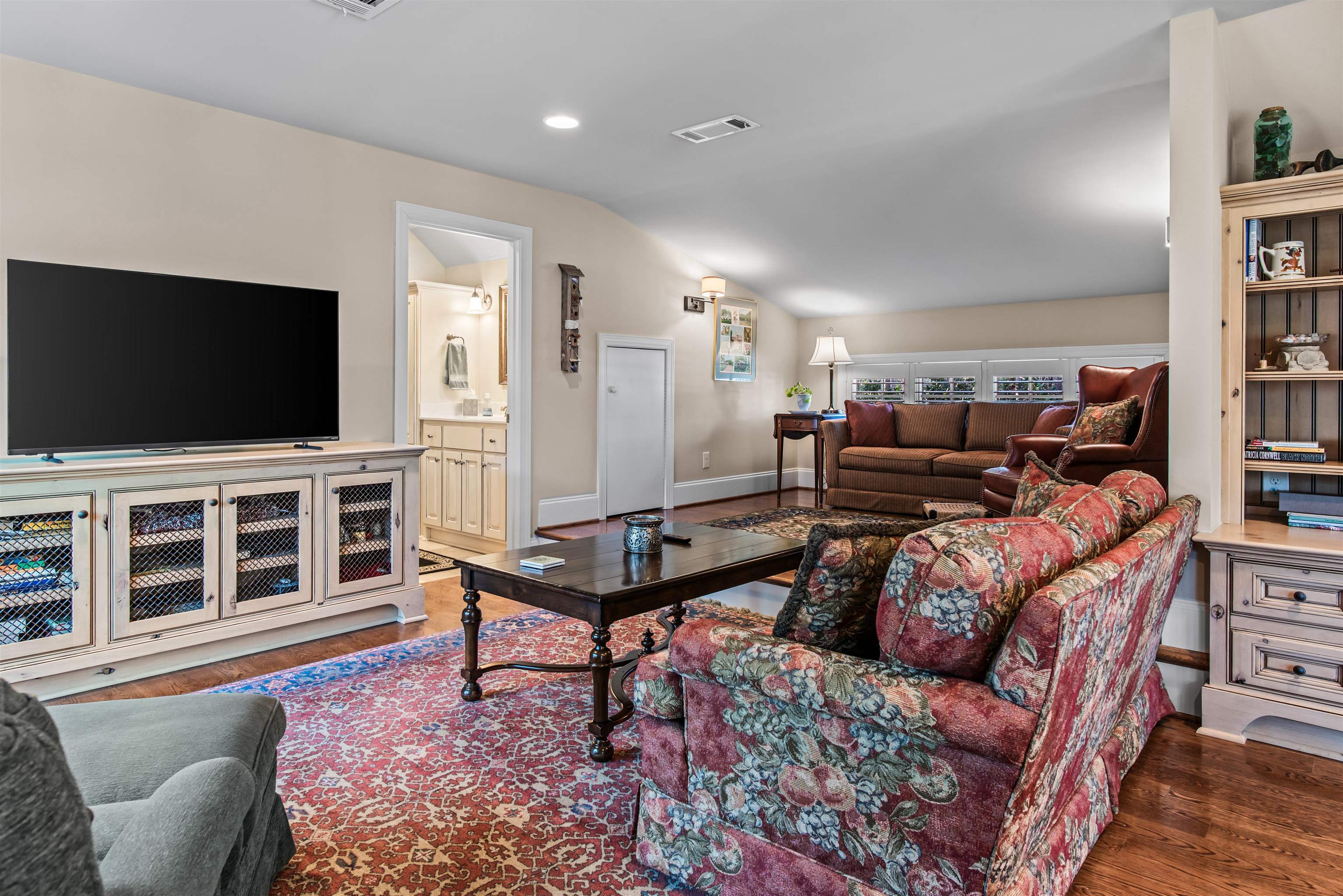 1290 LAKE CLUB DRIVE