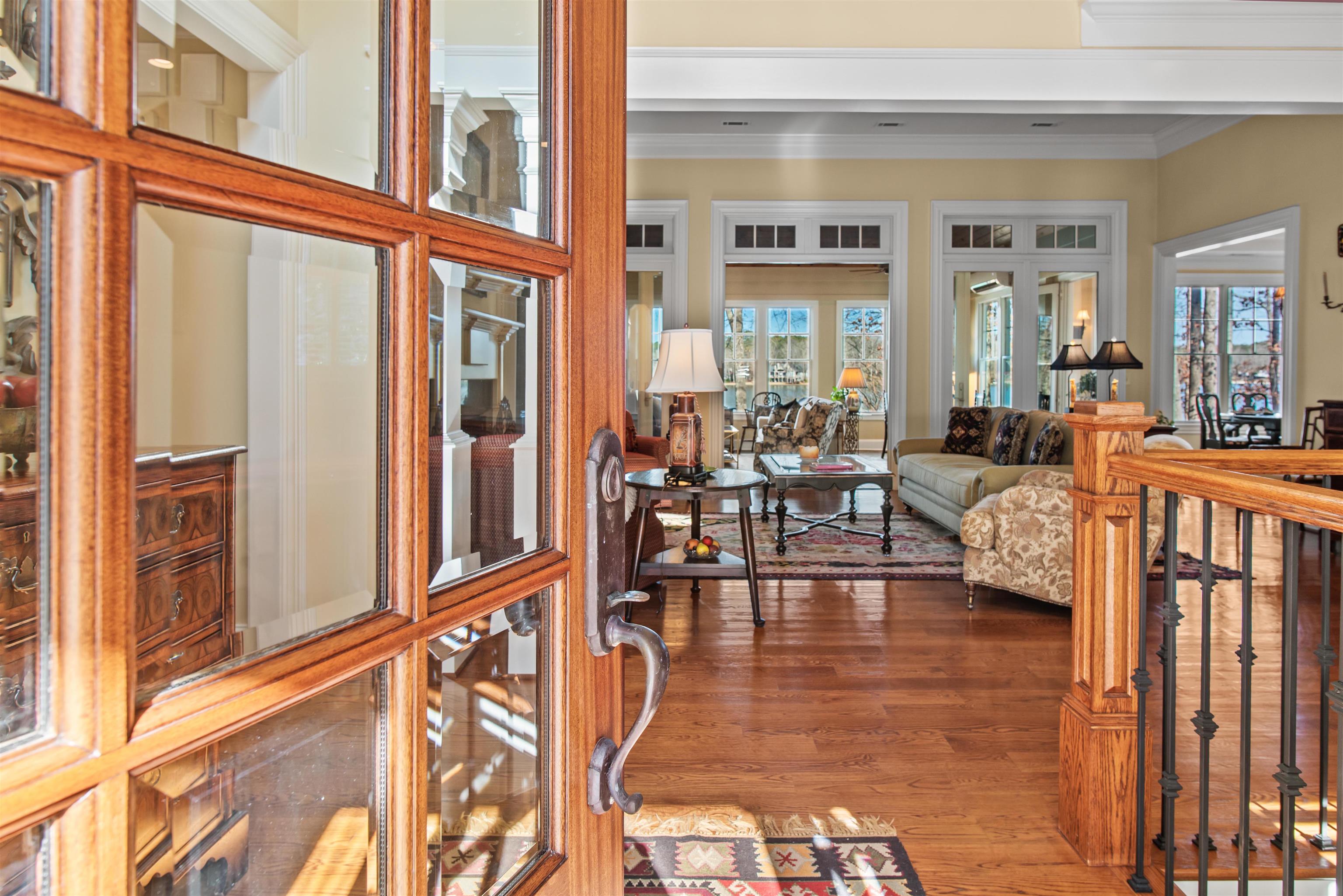 1290 LAKE CLUB DRIVE