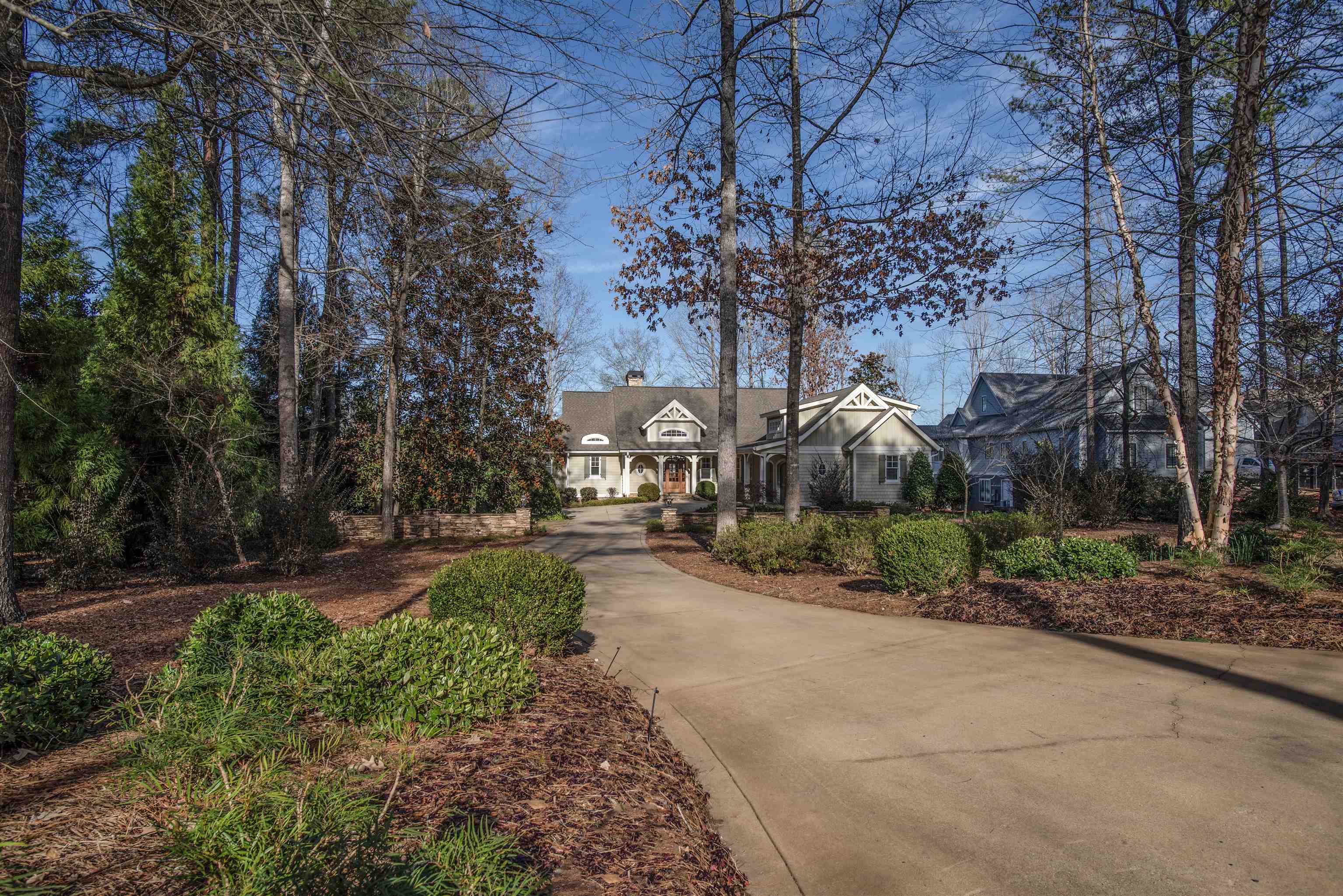 1290 LAKE CLUB DRIVE