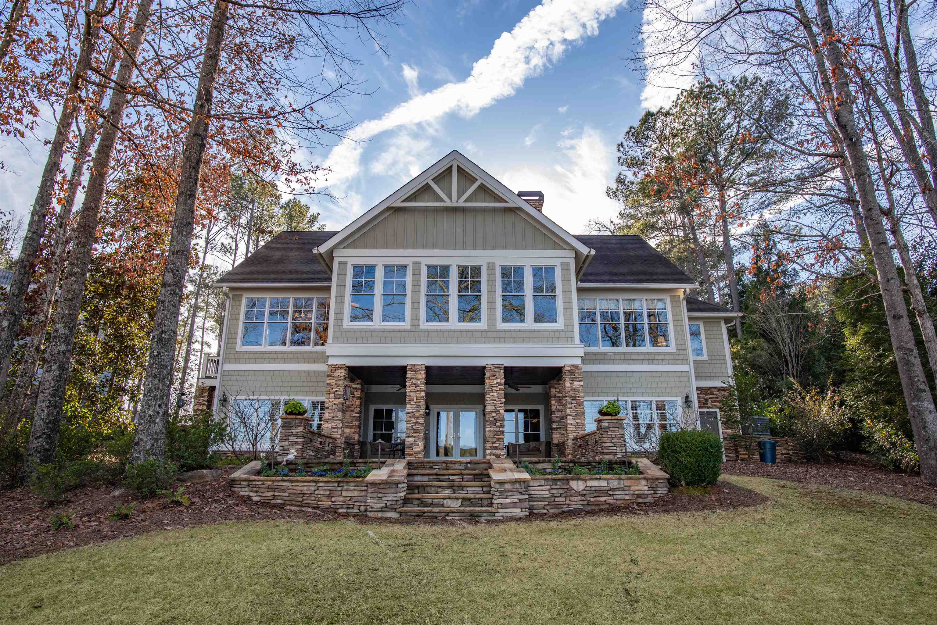 1290 LAKE CLUB DRIVE