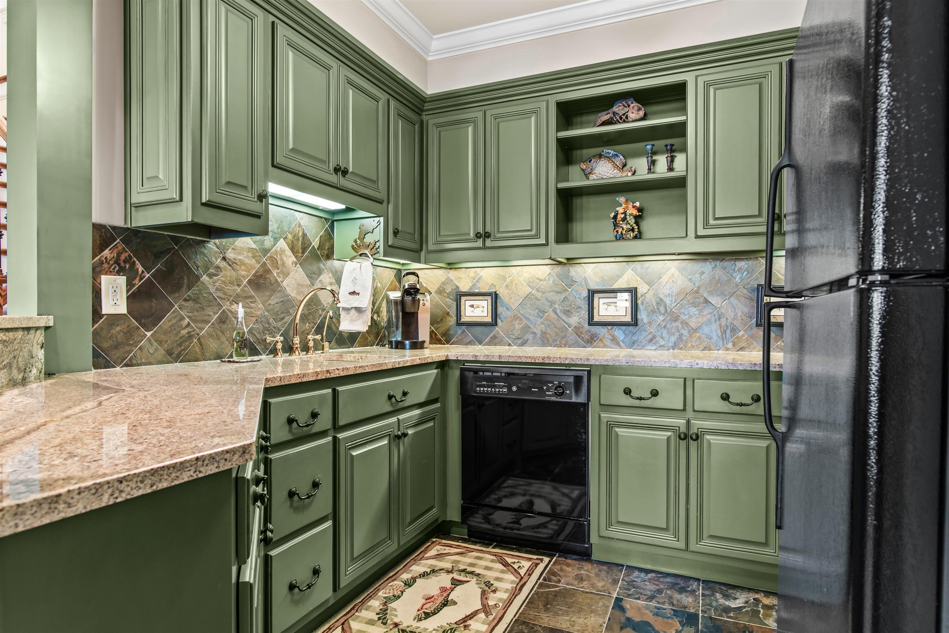 1290 LAKE CLUB DRIVE