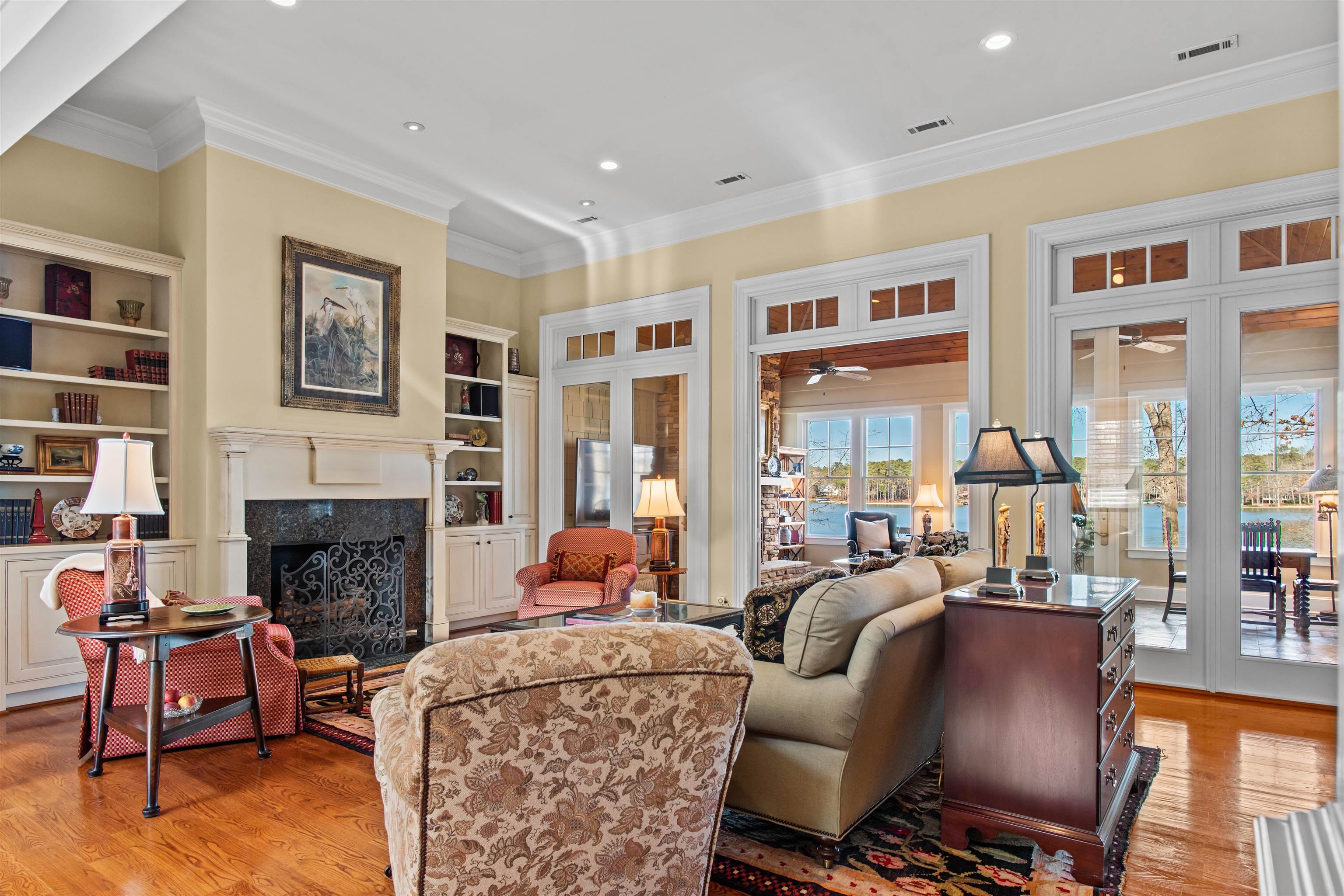 1290 LAKE CLUB DRIVE