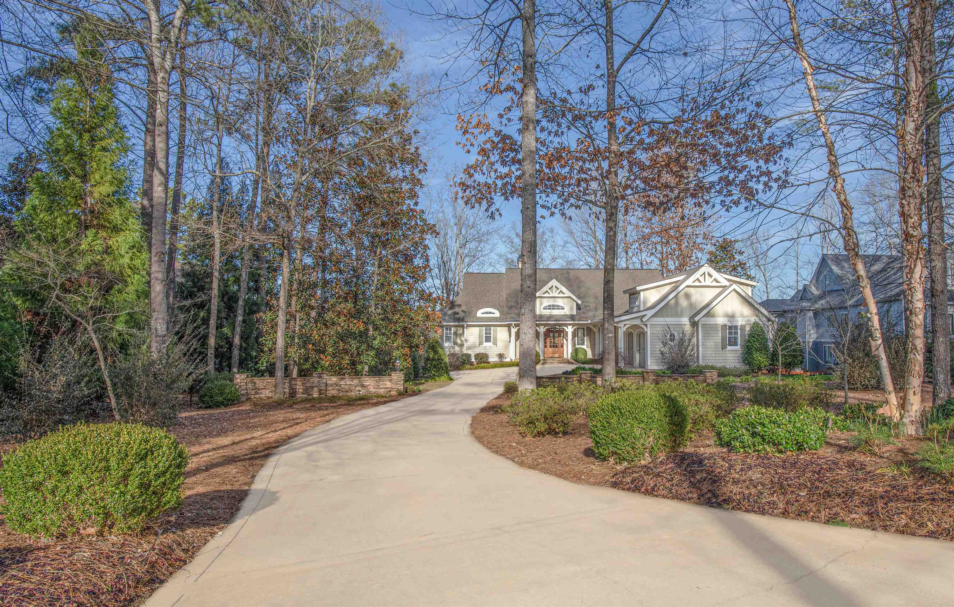 1290 LAKE CLUB DRIVE