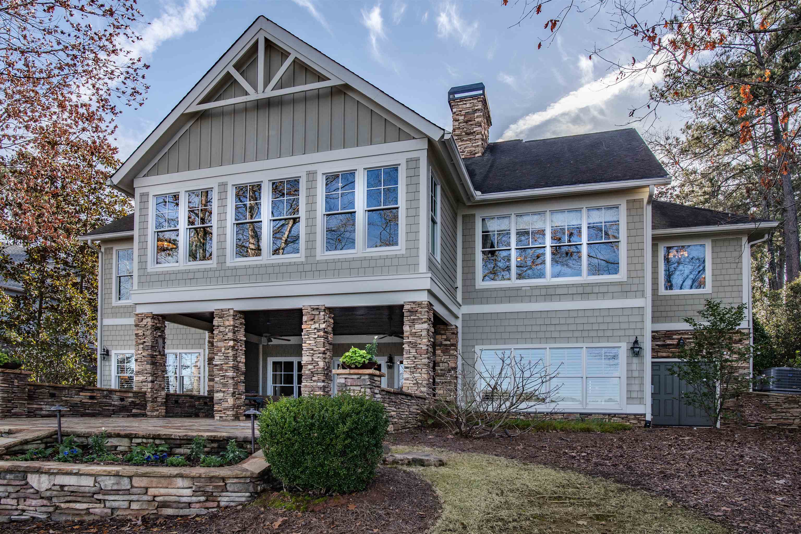 1290 LAKE CLUB DRIVE