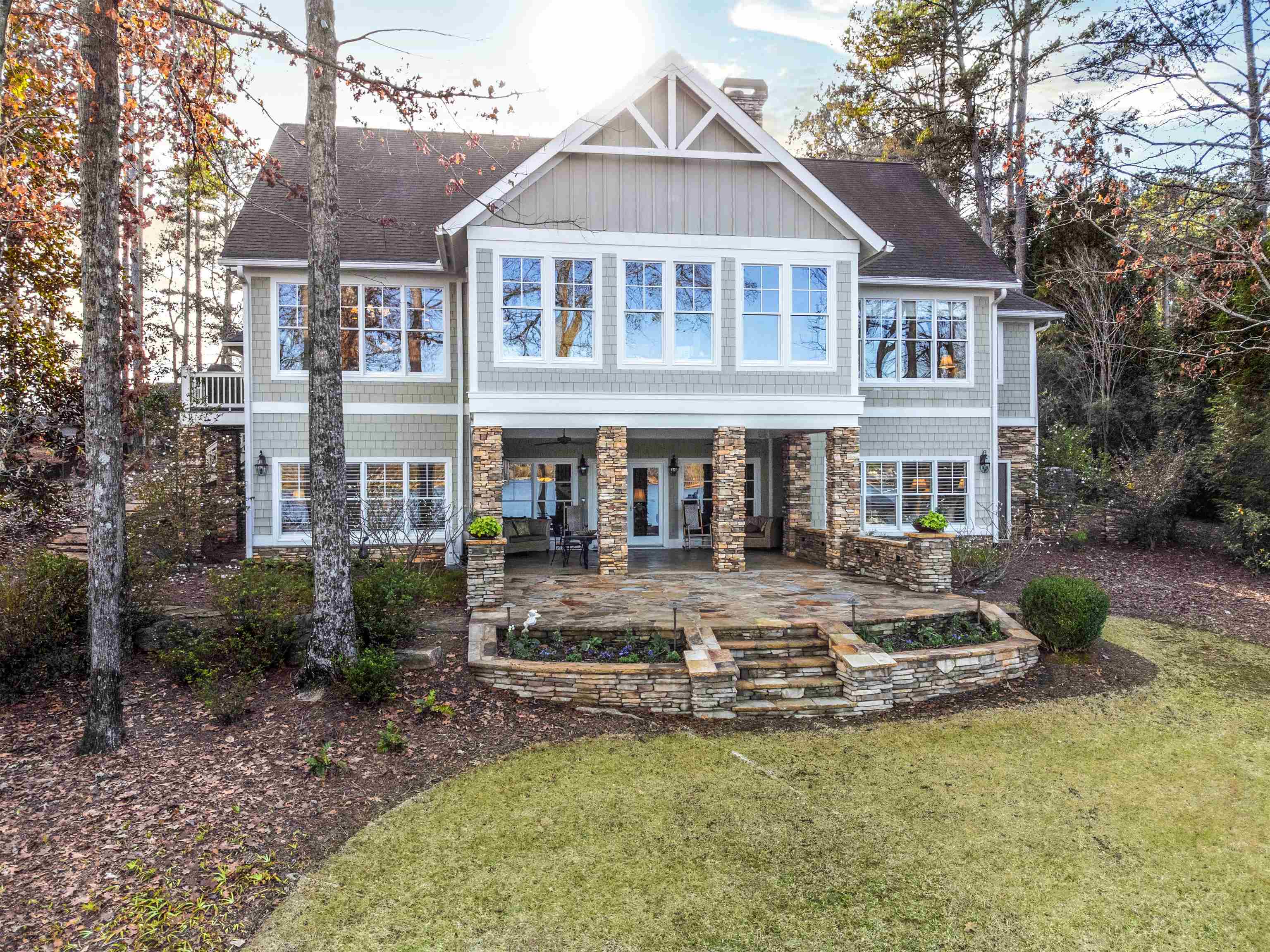 1290 LAKE CLUB DRIVE