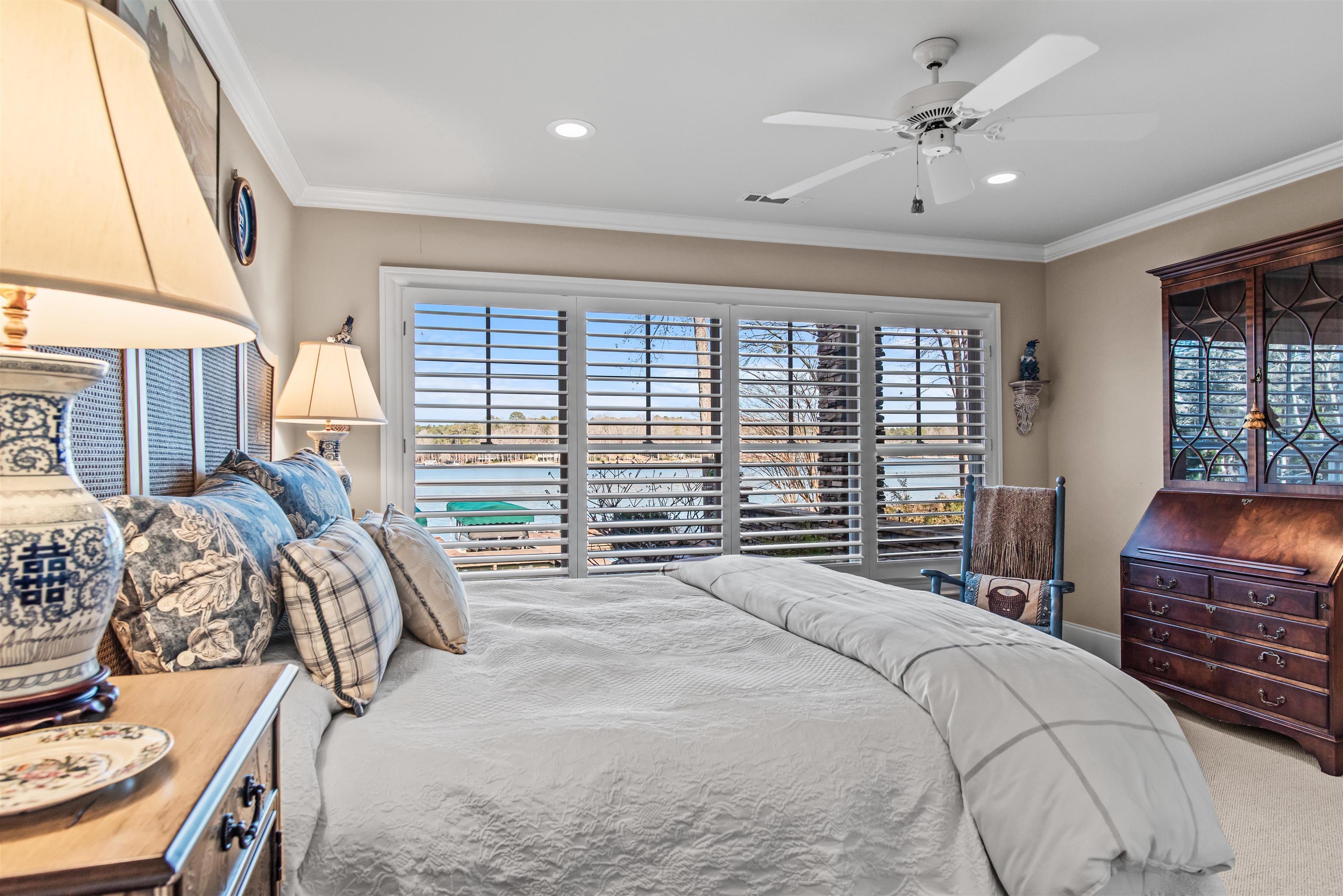 1290 LAKE CLUB DRIVE