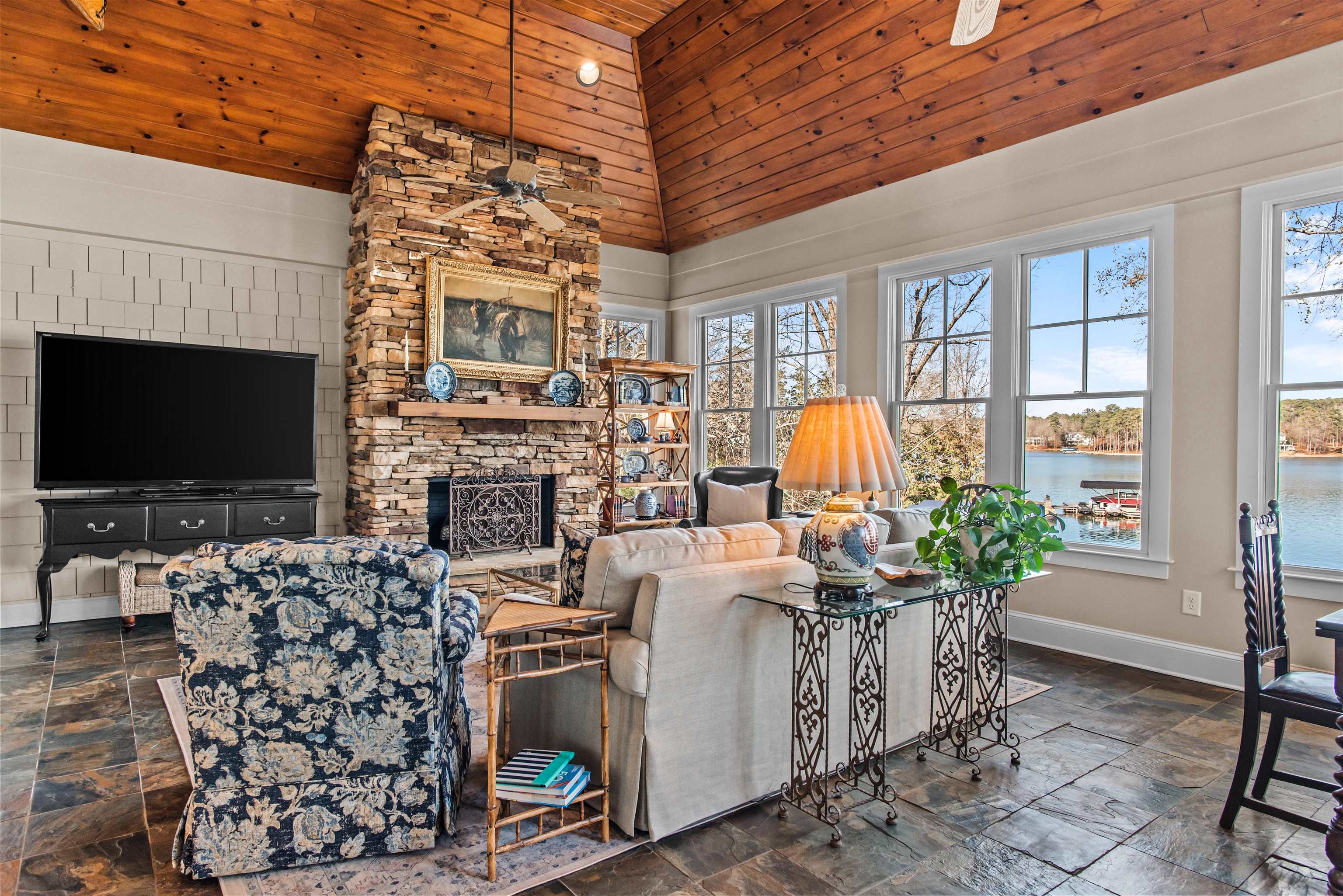 1290 LAKE CLUB DRIVE