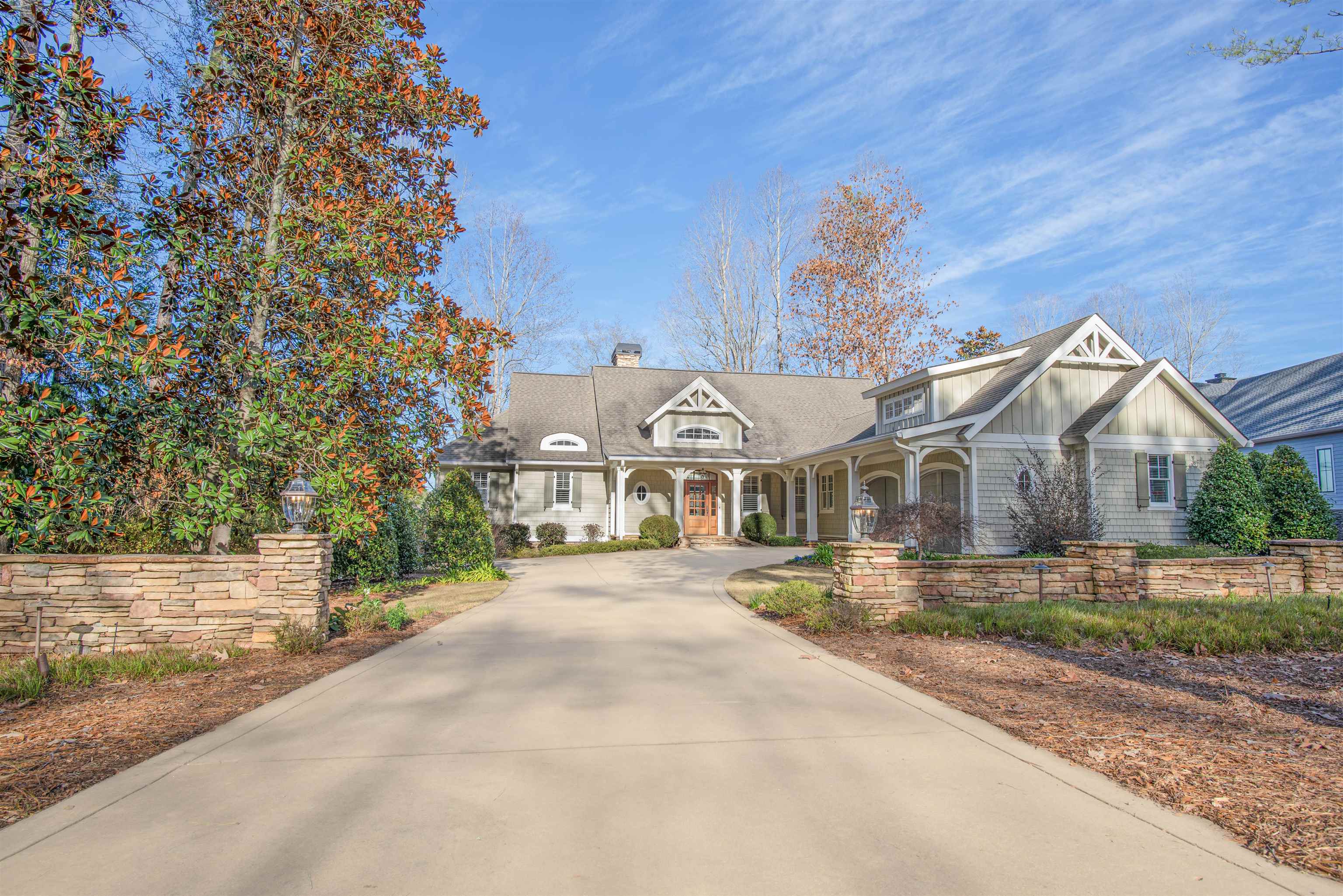 1290 LAKE CLUB DRIVE