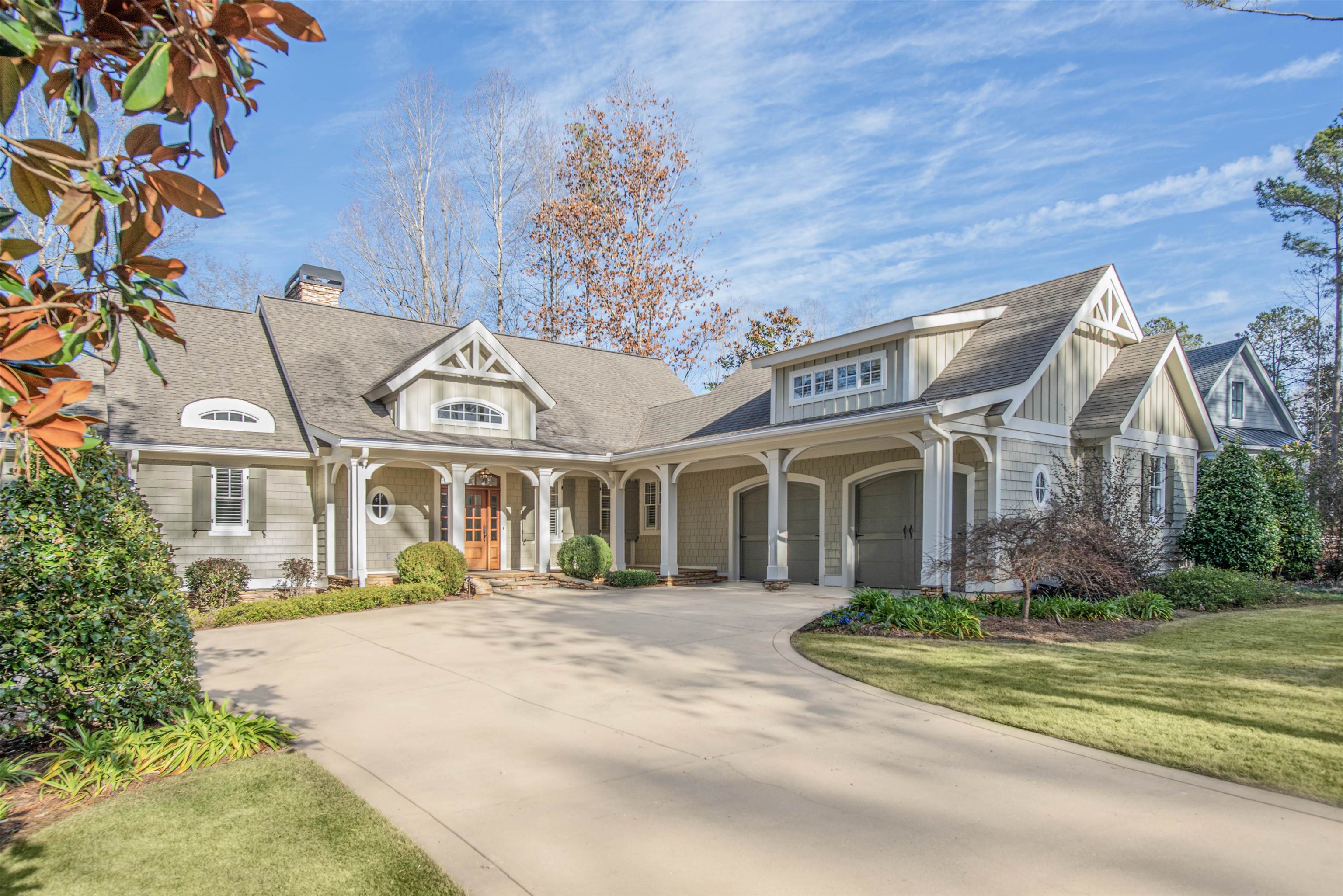 1290 LAKE CLUB DRIVE