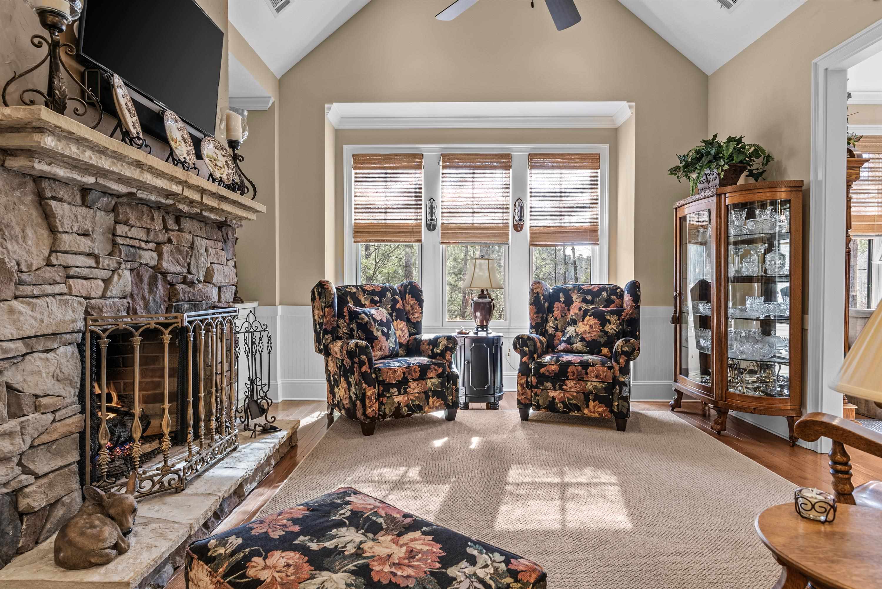 1141 REGENCY DRIVE