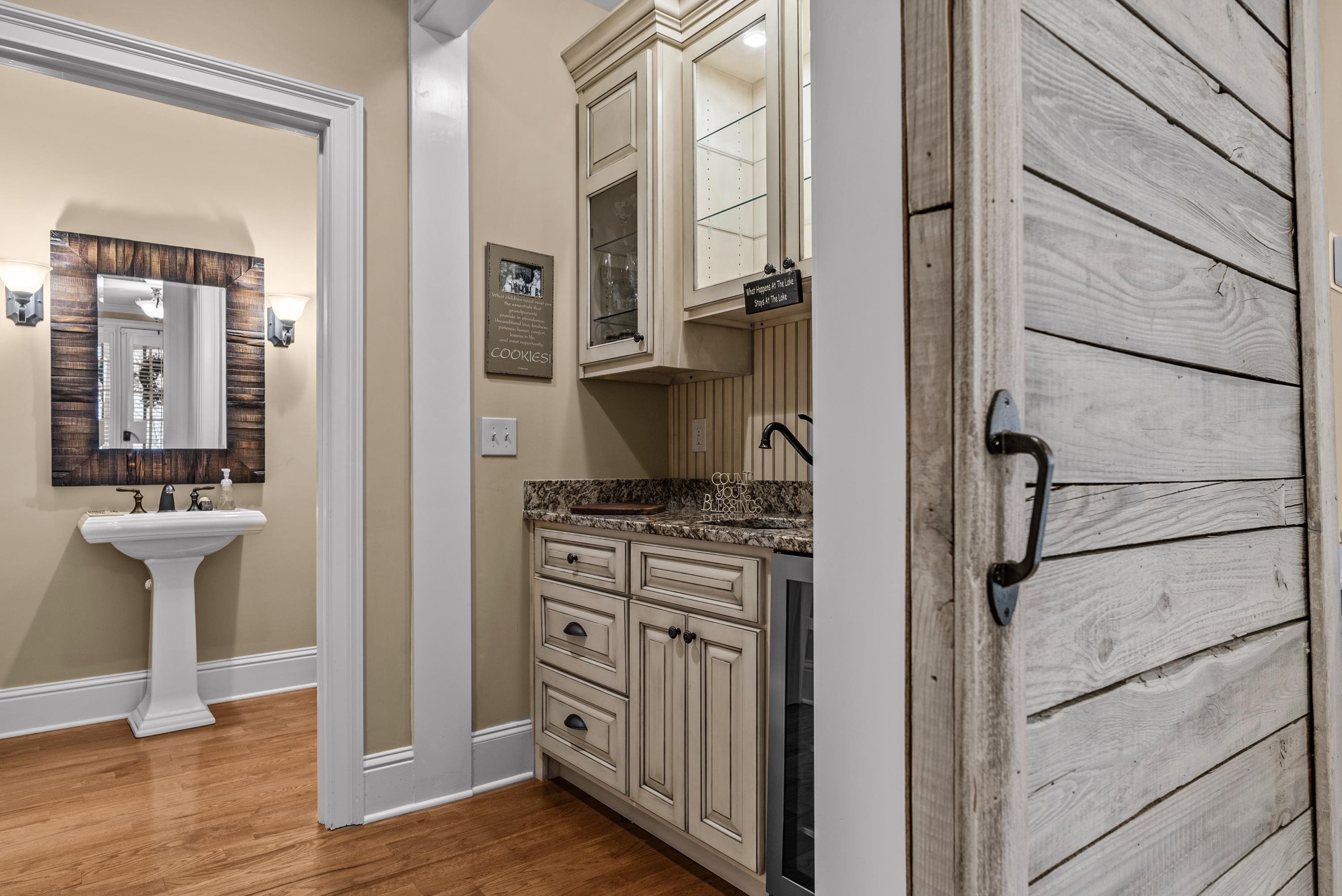 1141 REGENCY DRIVE