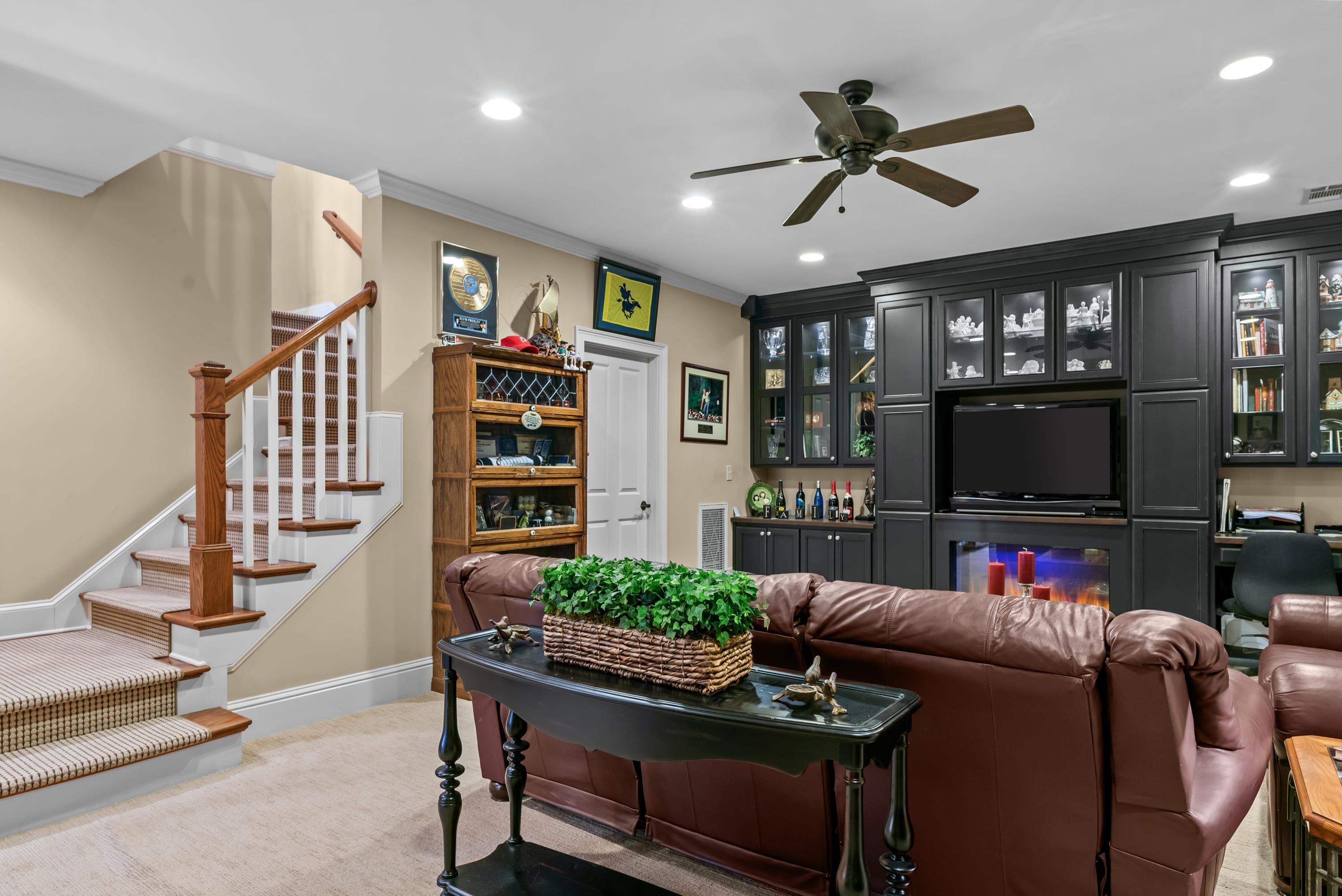 1141 REGENCY DRIVE