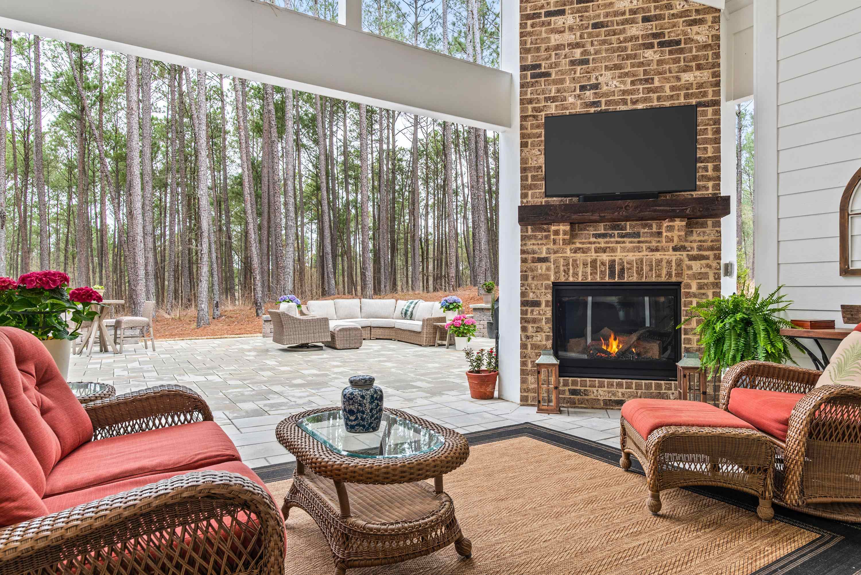 2401 CLUB DRIVE