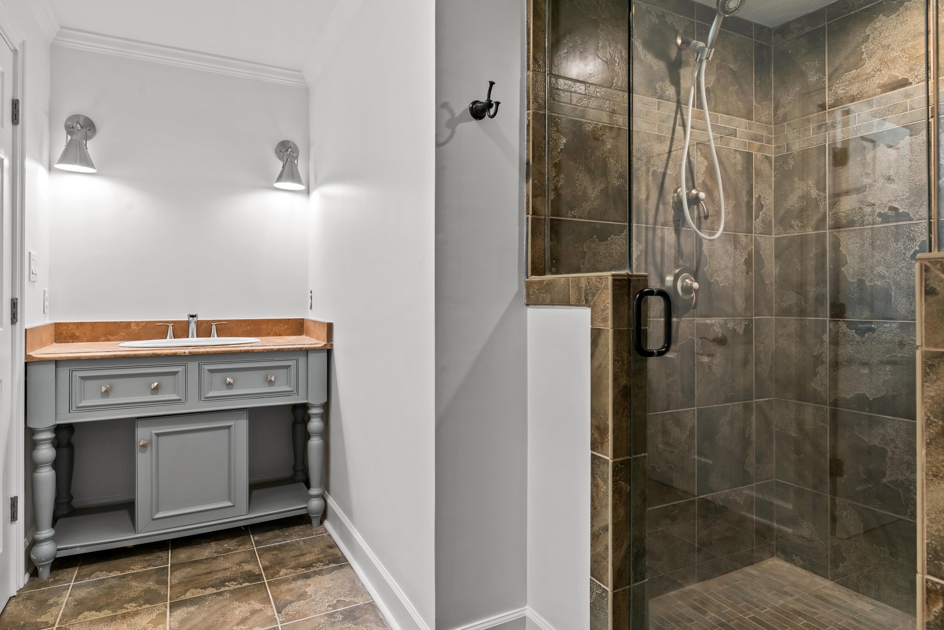 1180 MERCER TRAIL