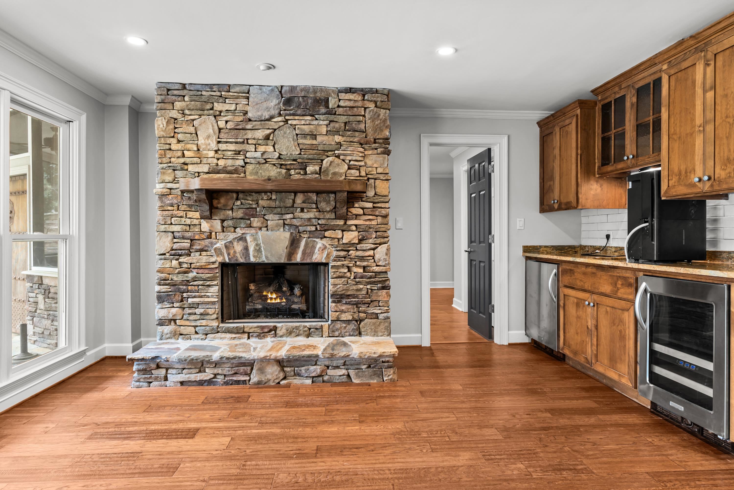 1180 MERCER TRAIL