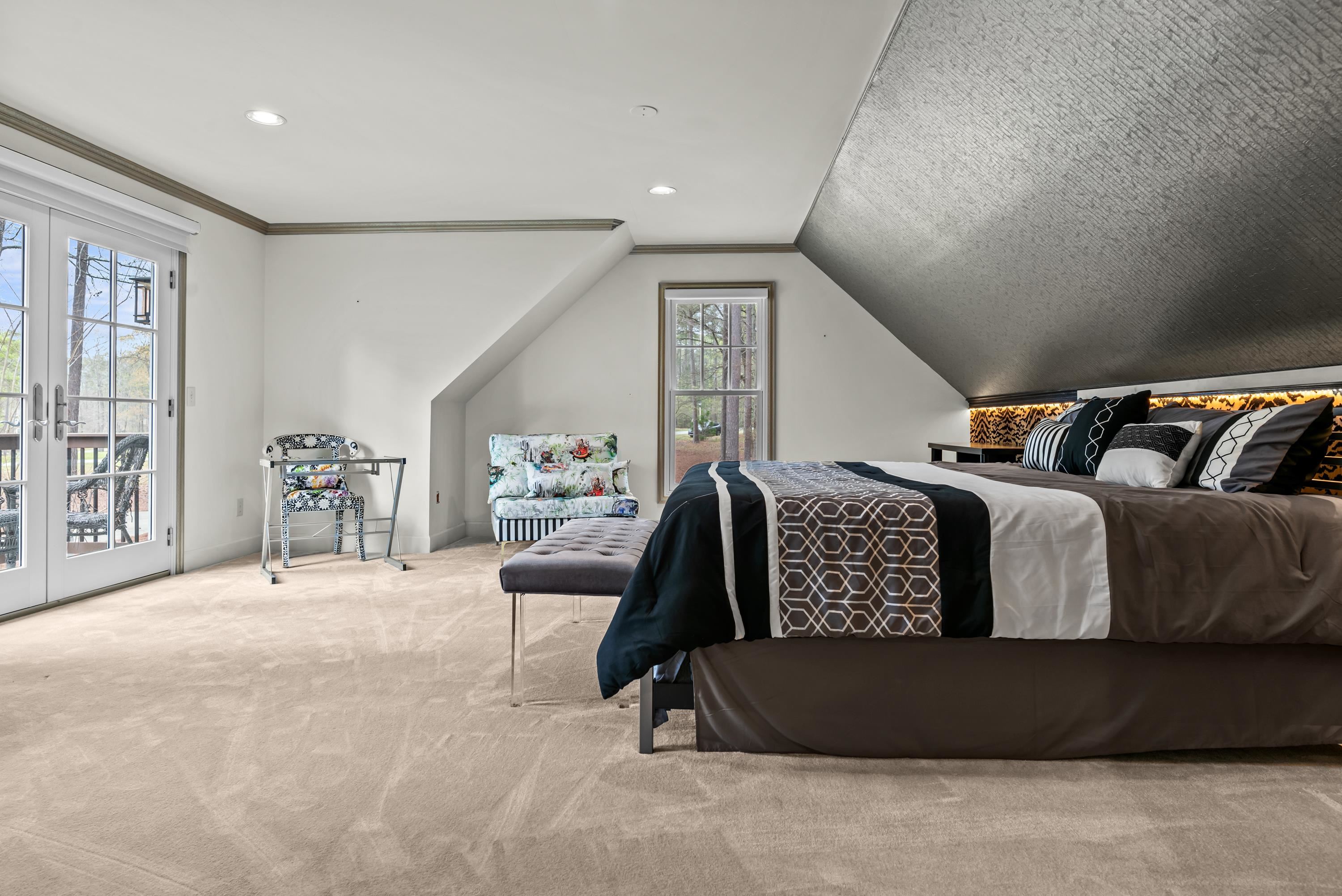 1180 MERCER TRAIL