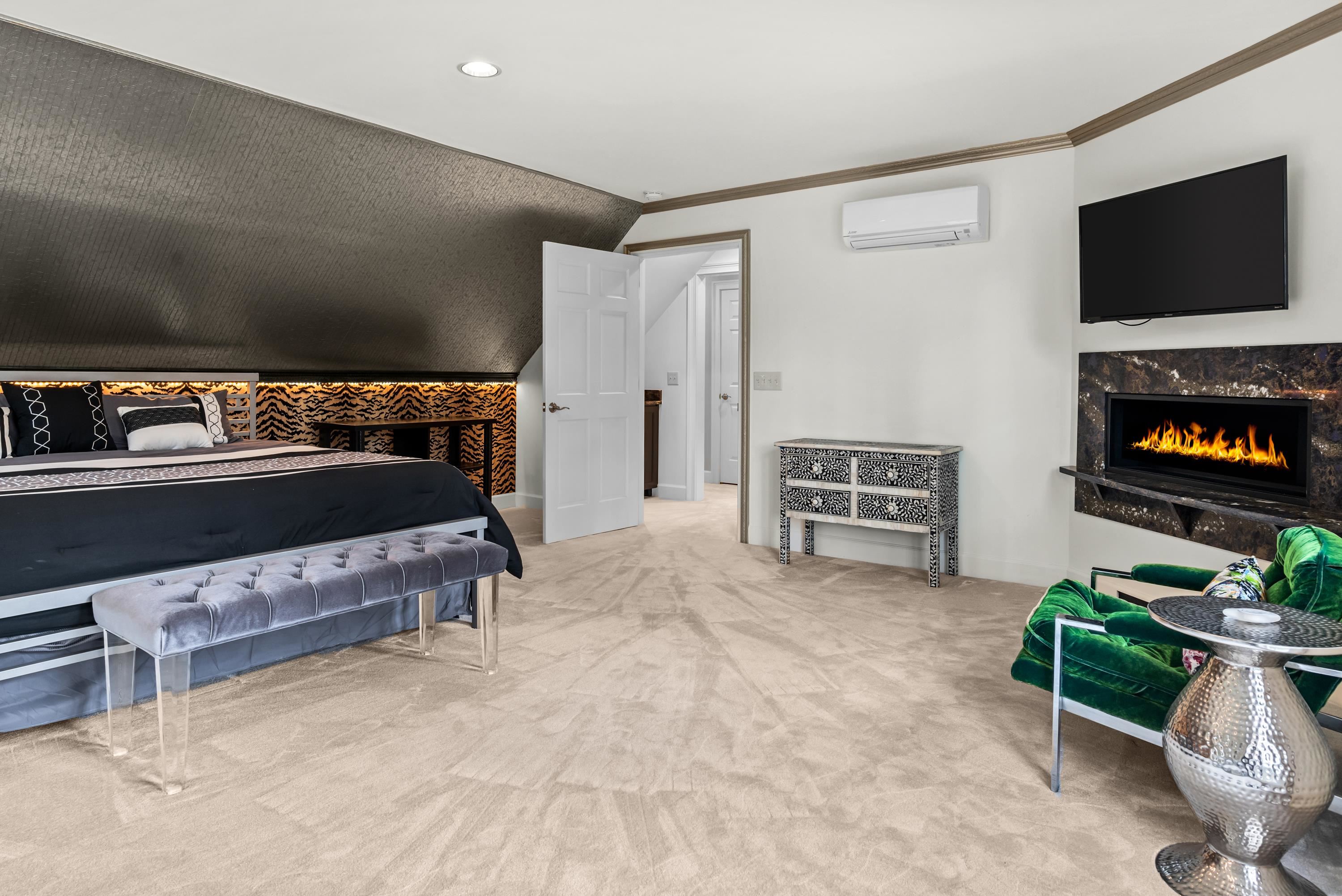 1180 MERCER TRAIL