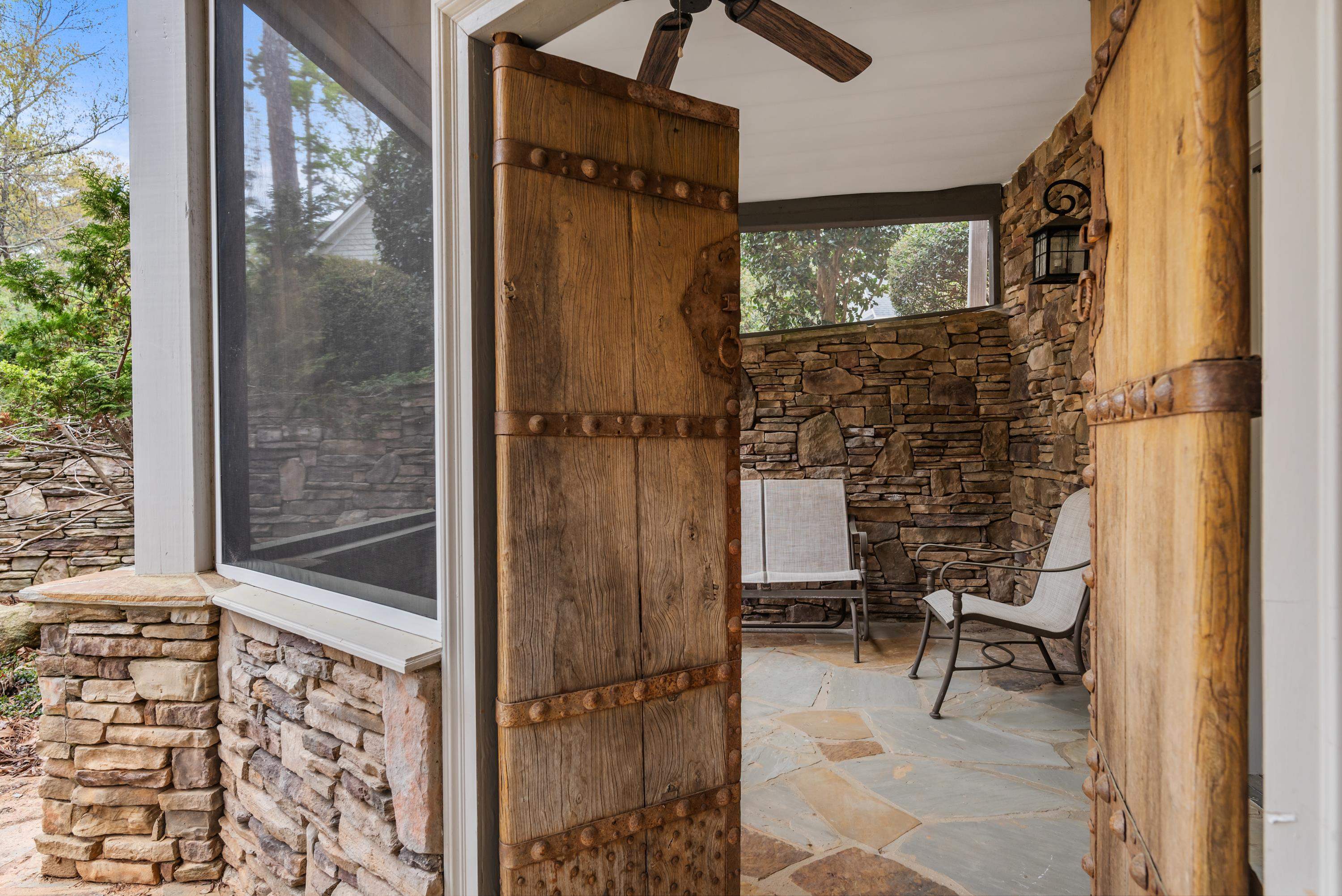 1180 MERCER TRAIL