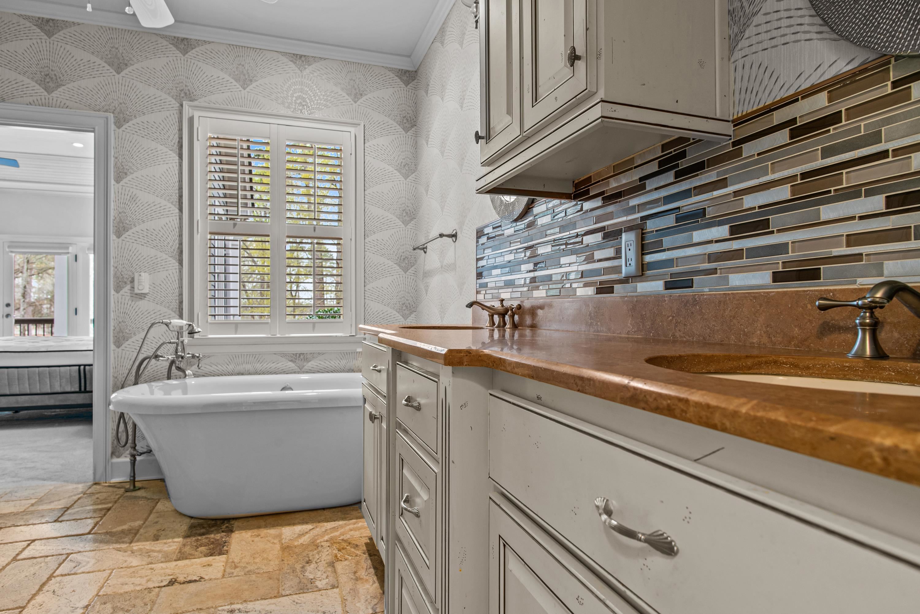 1180 MERCER TRAIL