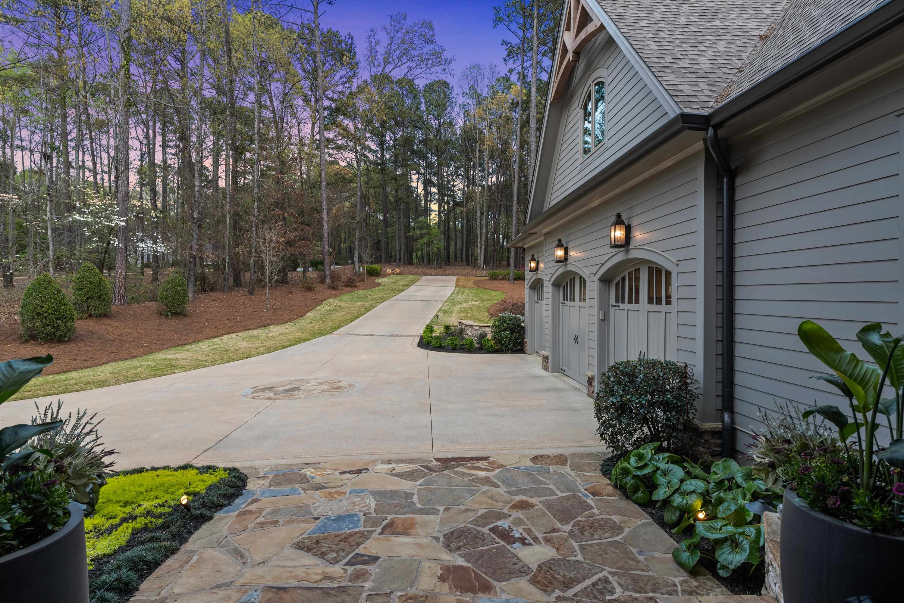 1121 KINGFISHER POINT