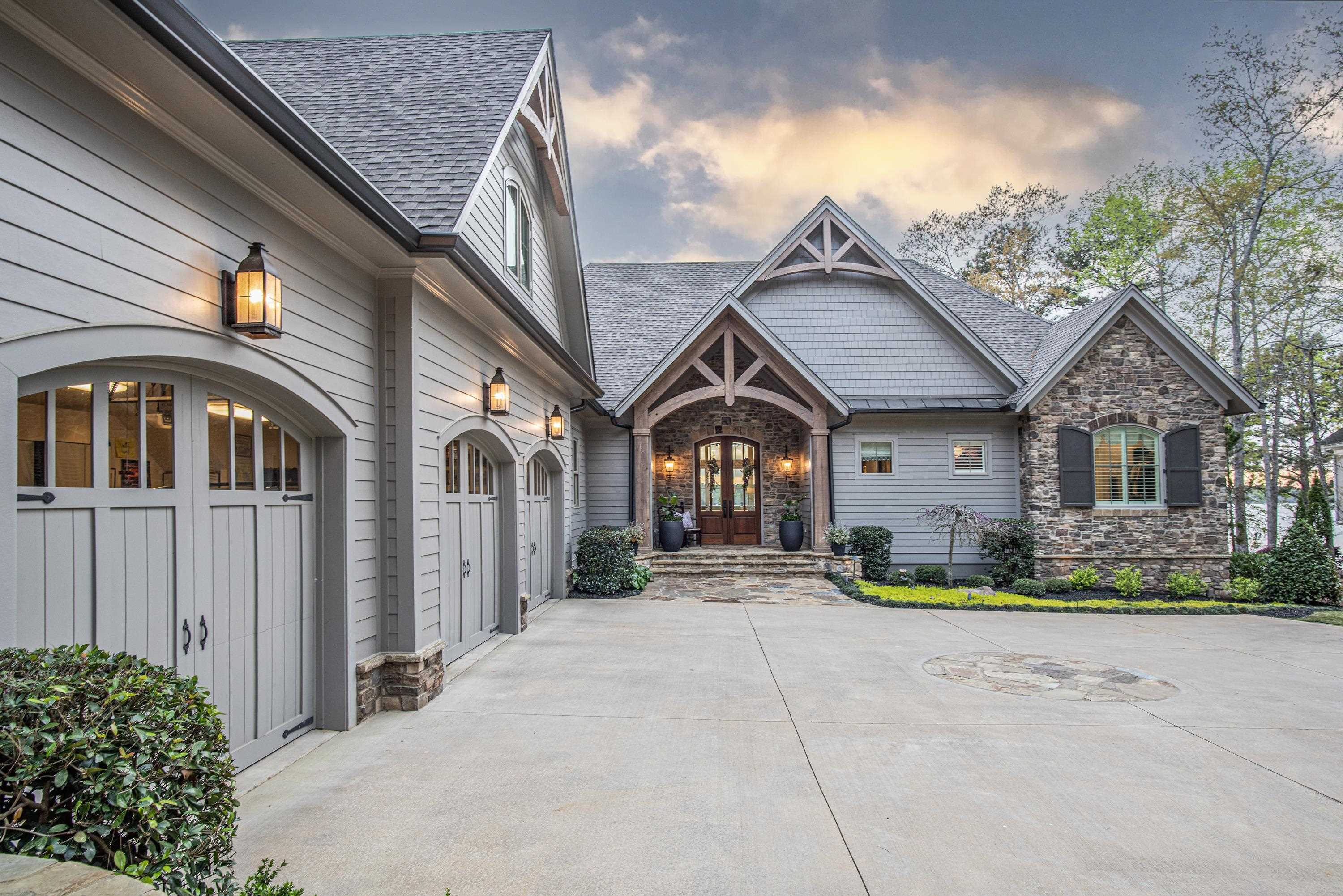 1121 KINGFISHER POINT
