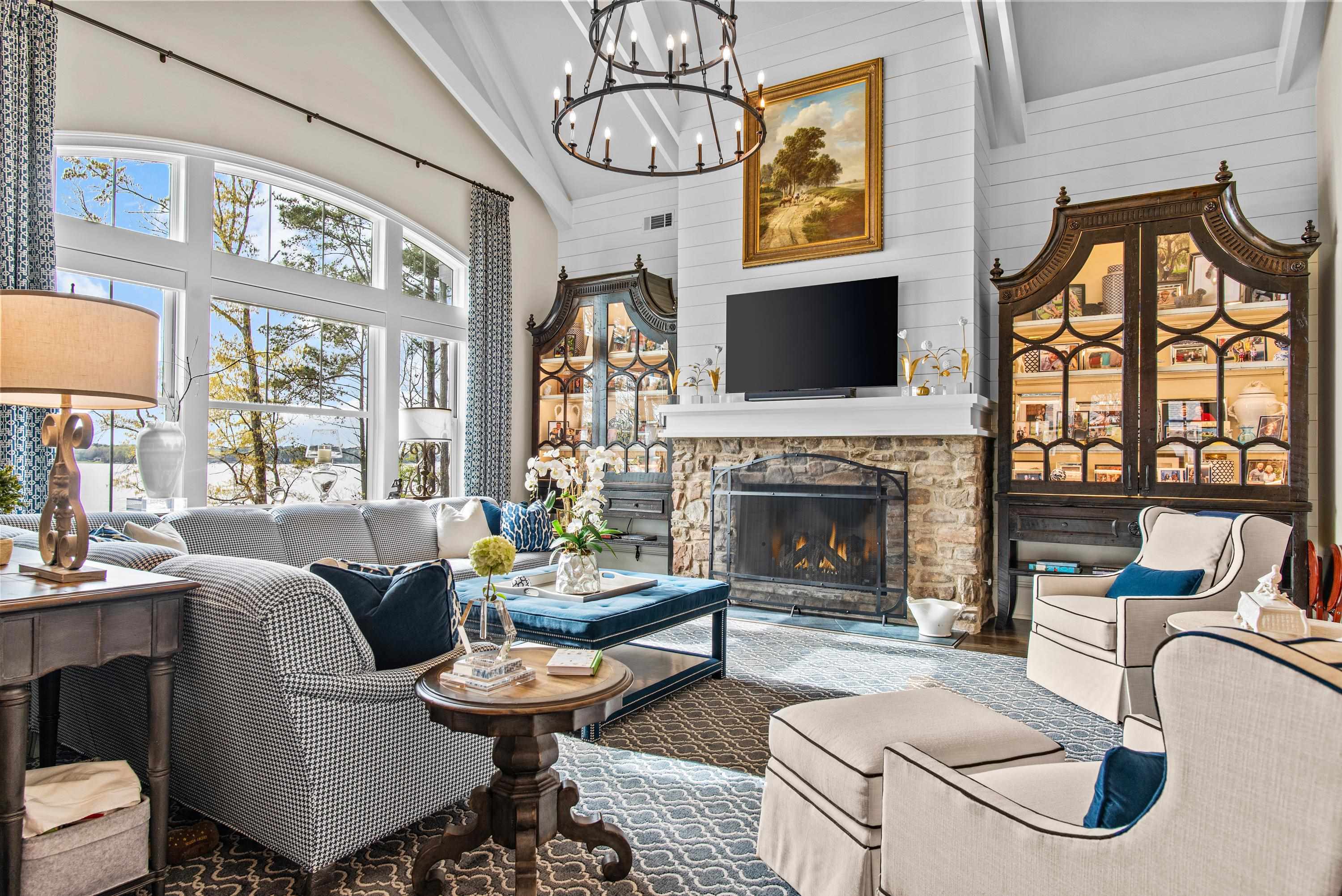 1121 KINGFISHER POINT