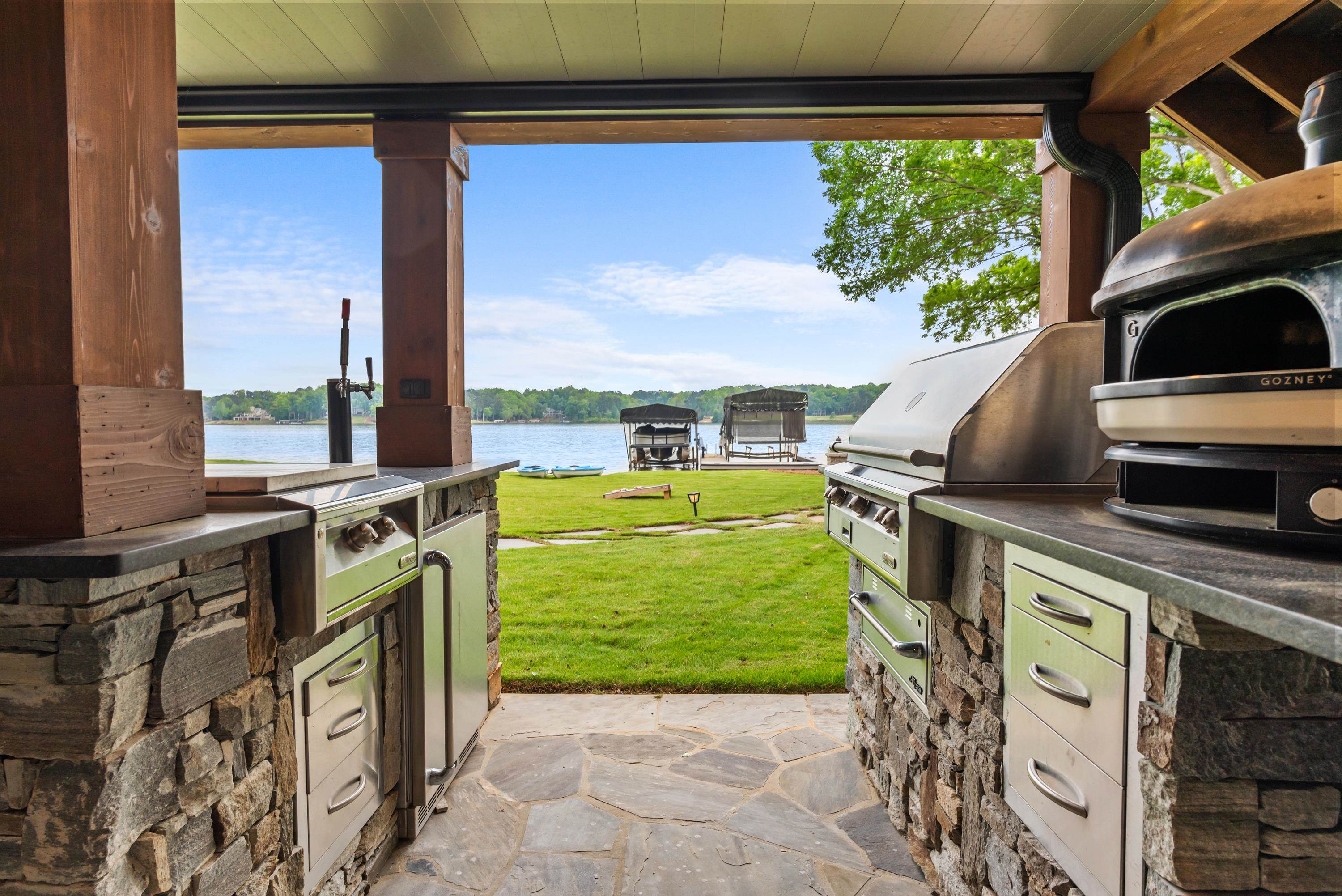 1121 HORSESHOE DRIVE