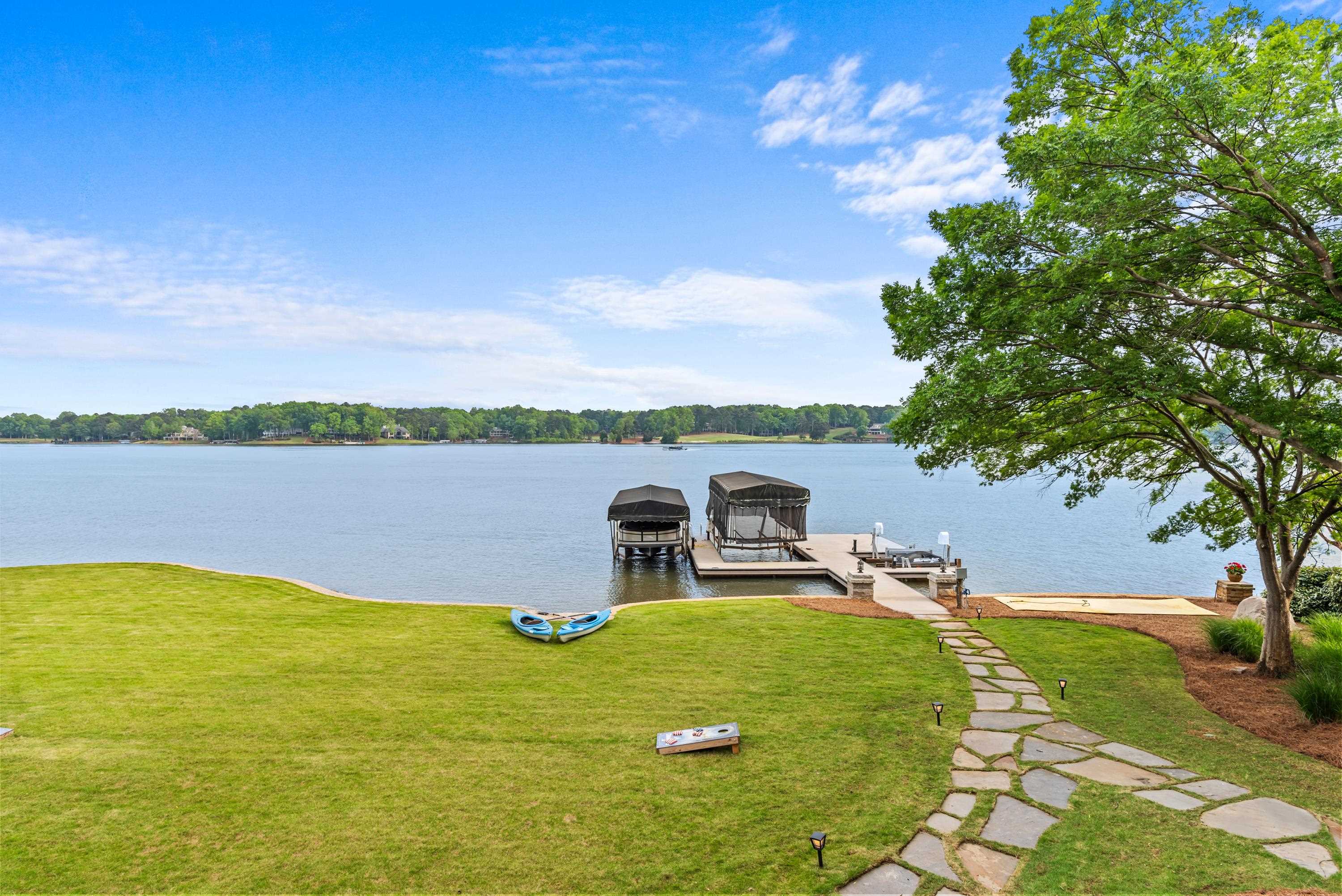 1121 HORSESHOE DRIVE