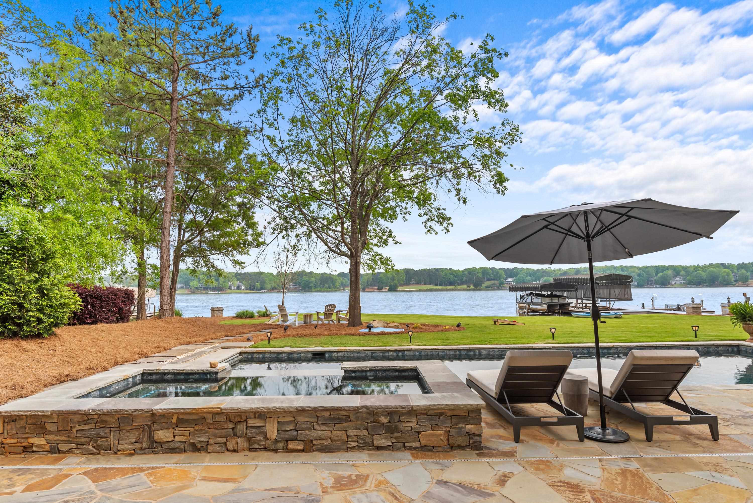 1121 HORSESHOE DRIVE