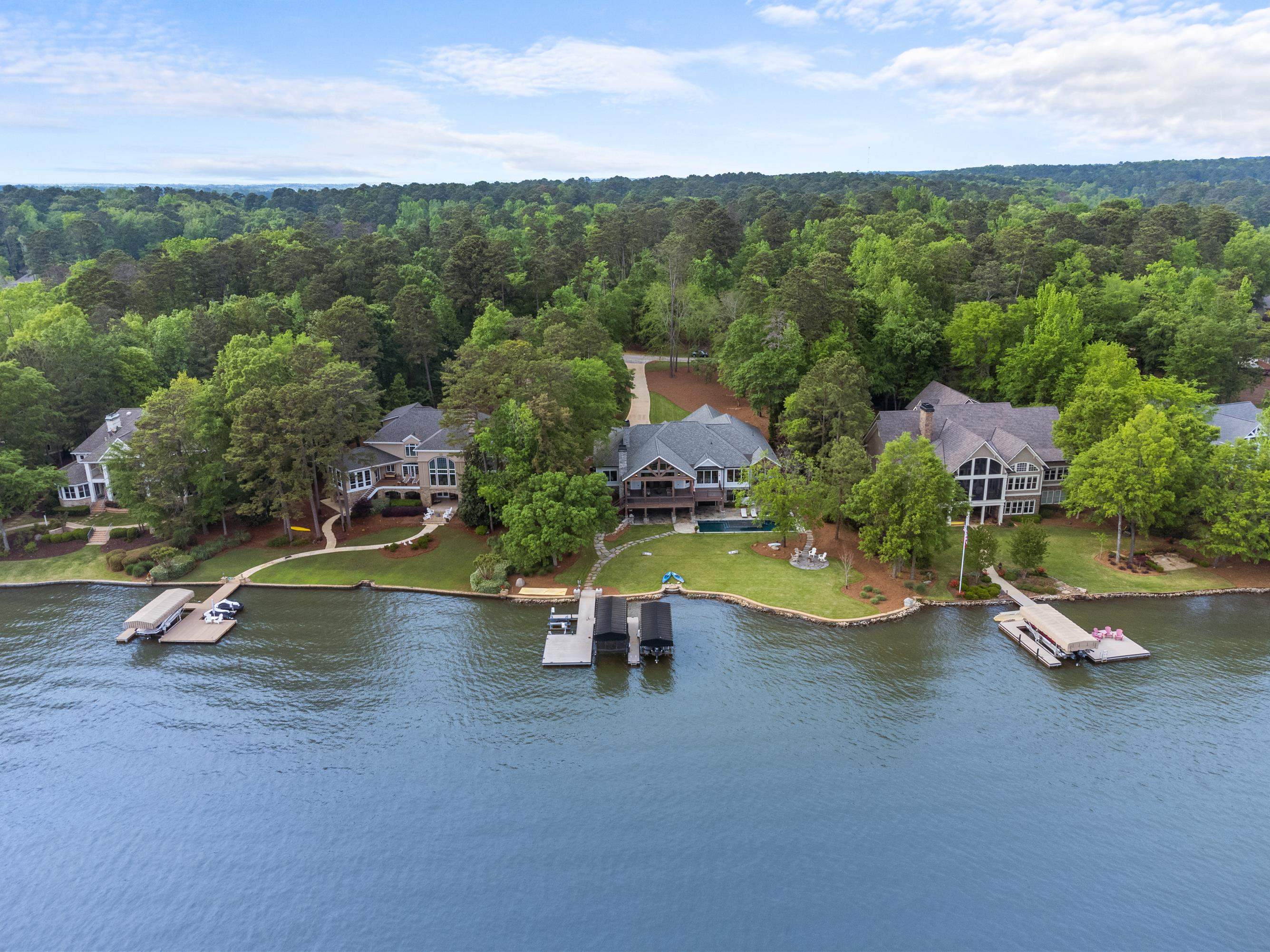 1121 HORSESHOE DRIVE