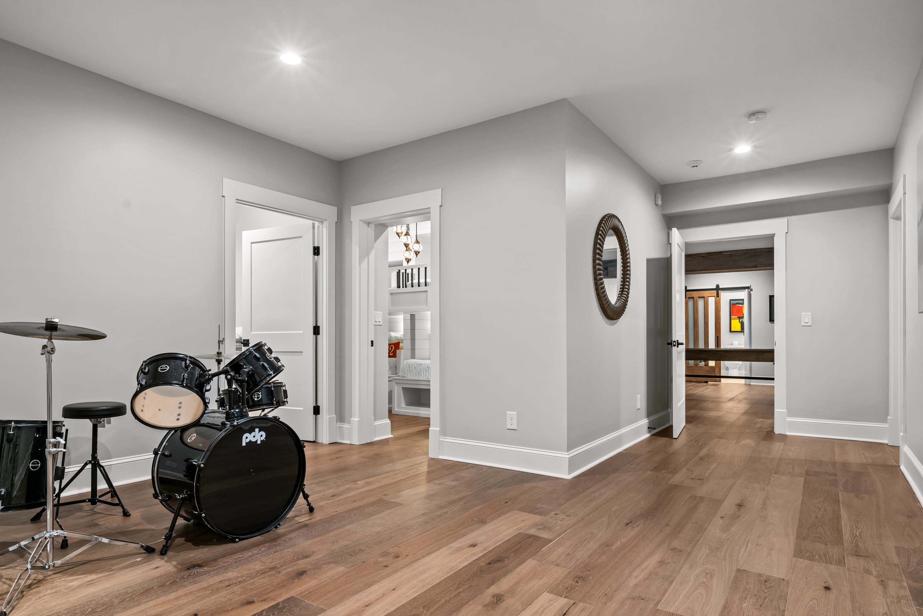 1121 HORSESHOE DRIVE