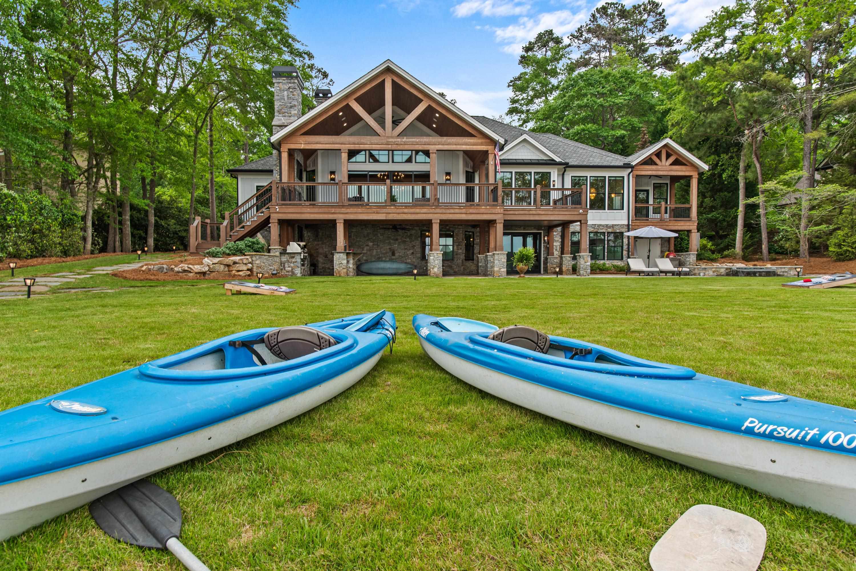 1121 HORSESHOE DRIVE
