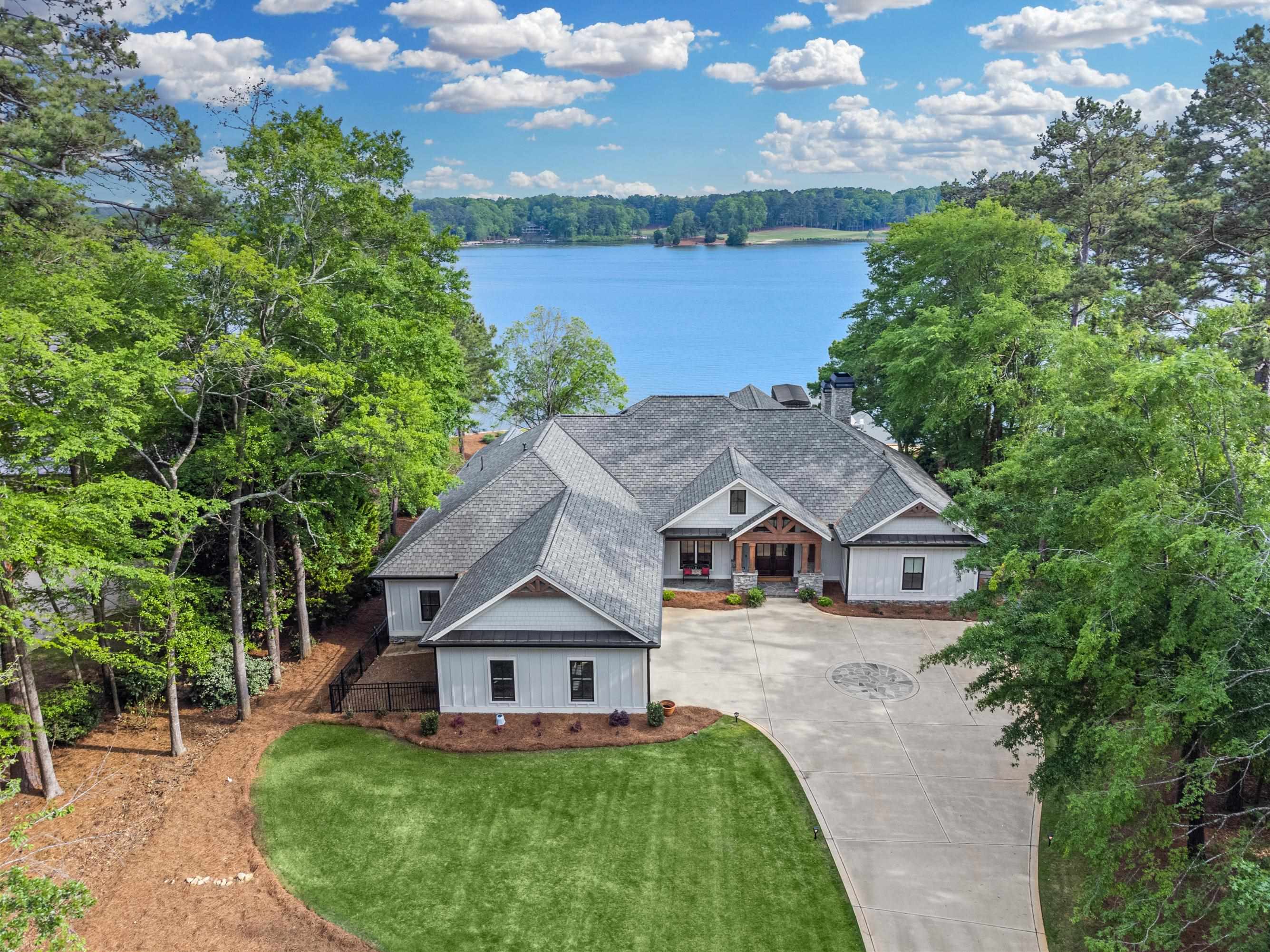 1121 HORSESHOE DRIVE