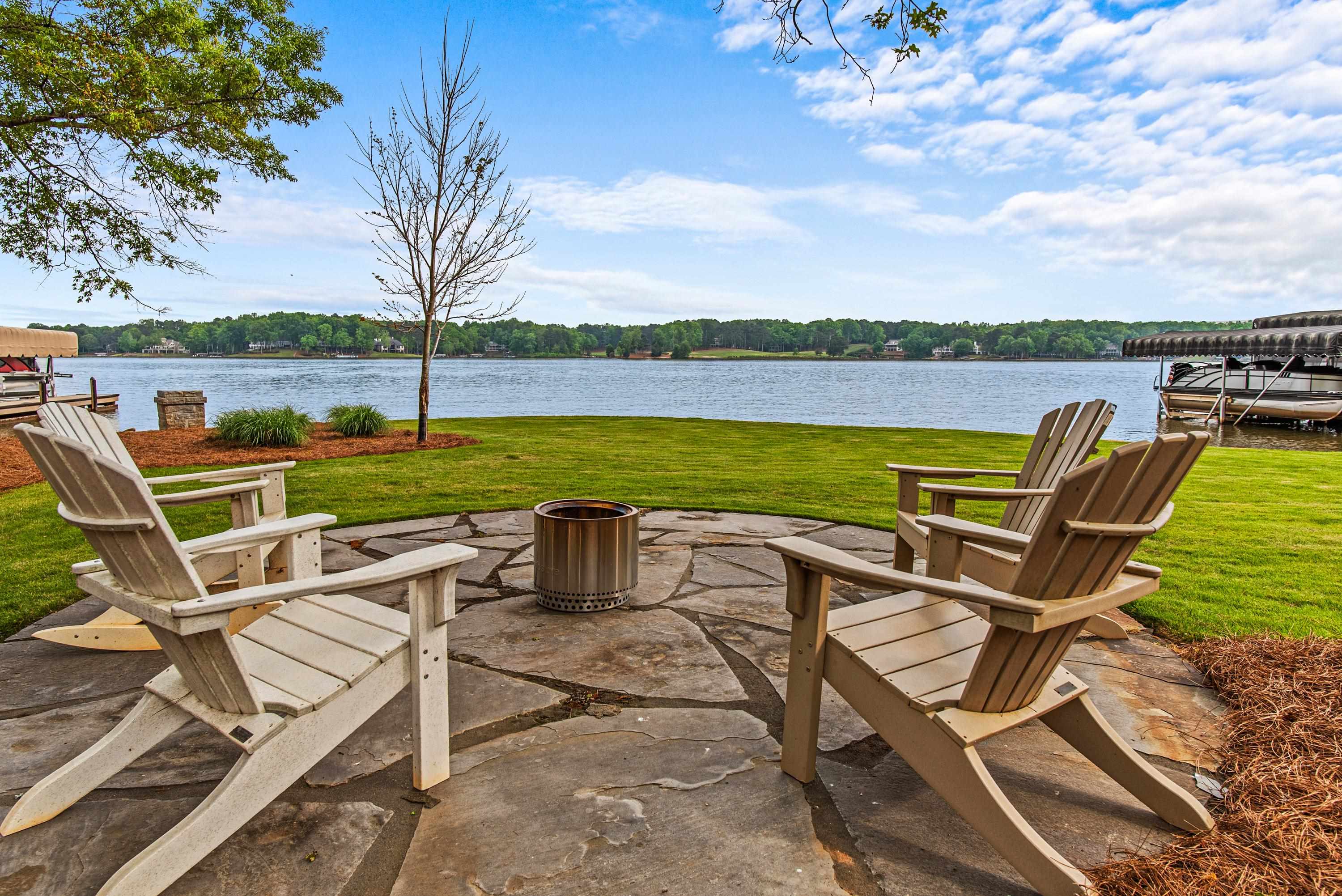 1121 HORSESHOE DRIVE