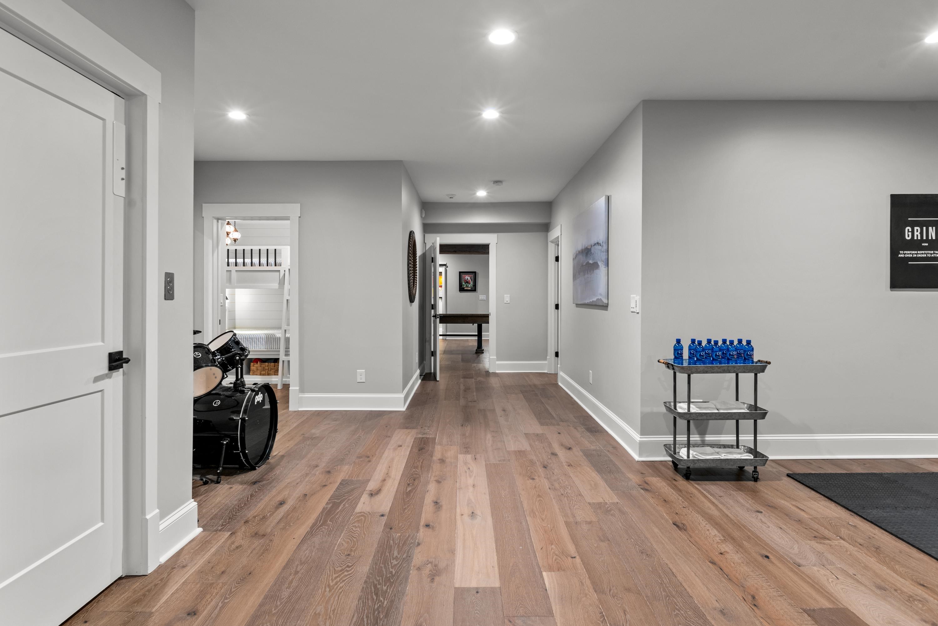 1121 HORSESHOE DRIVE