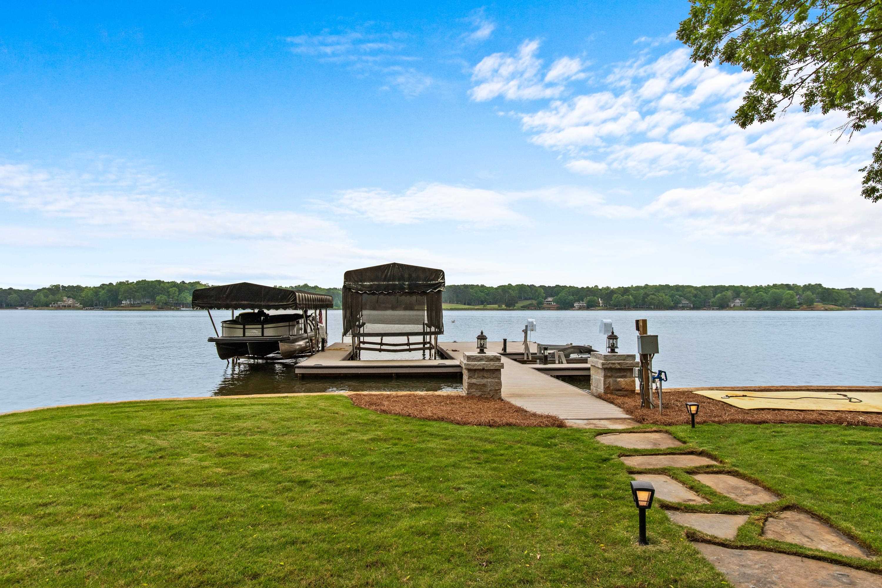 1121 HORSESHOE DRIVE
