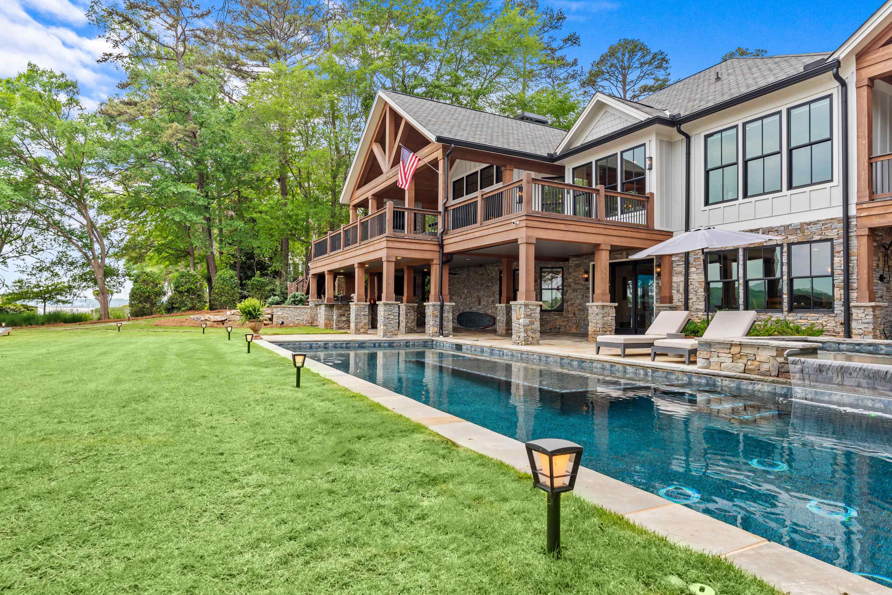 1121 HORSESHOE DRIVE
