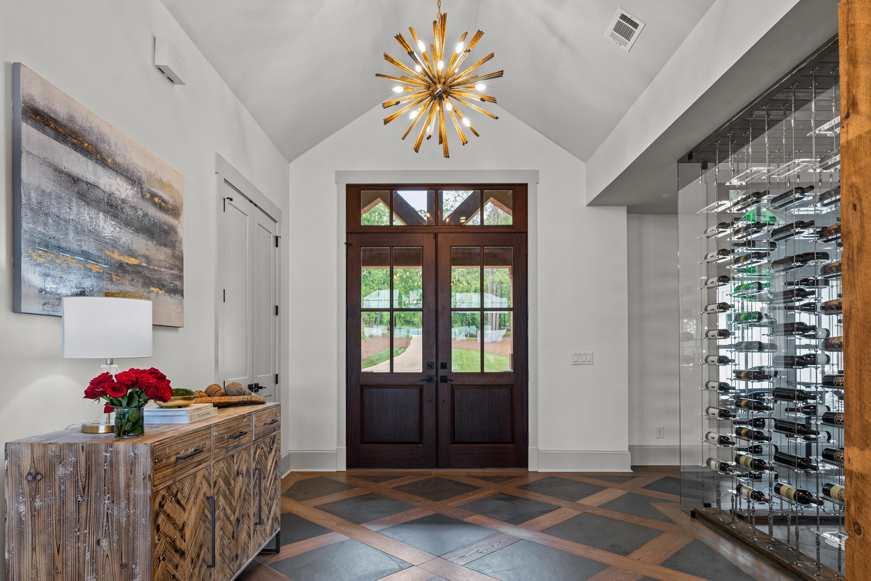 1121 HORSESHOE DRIVE