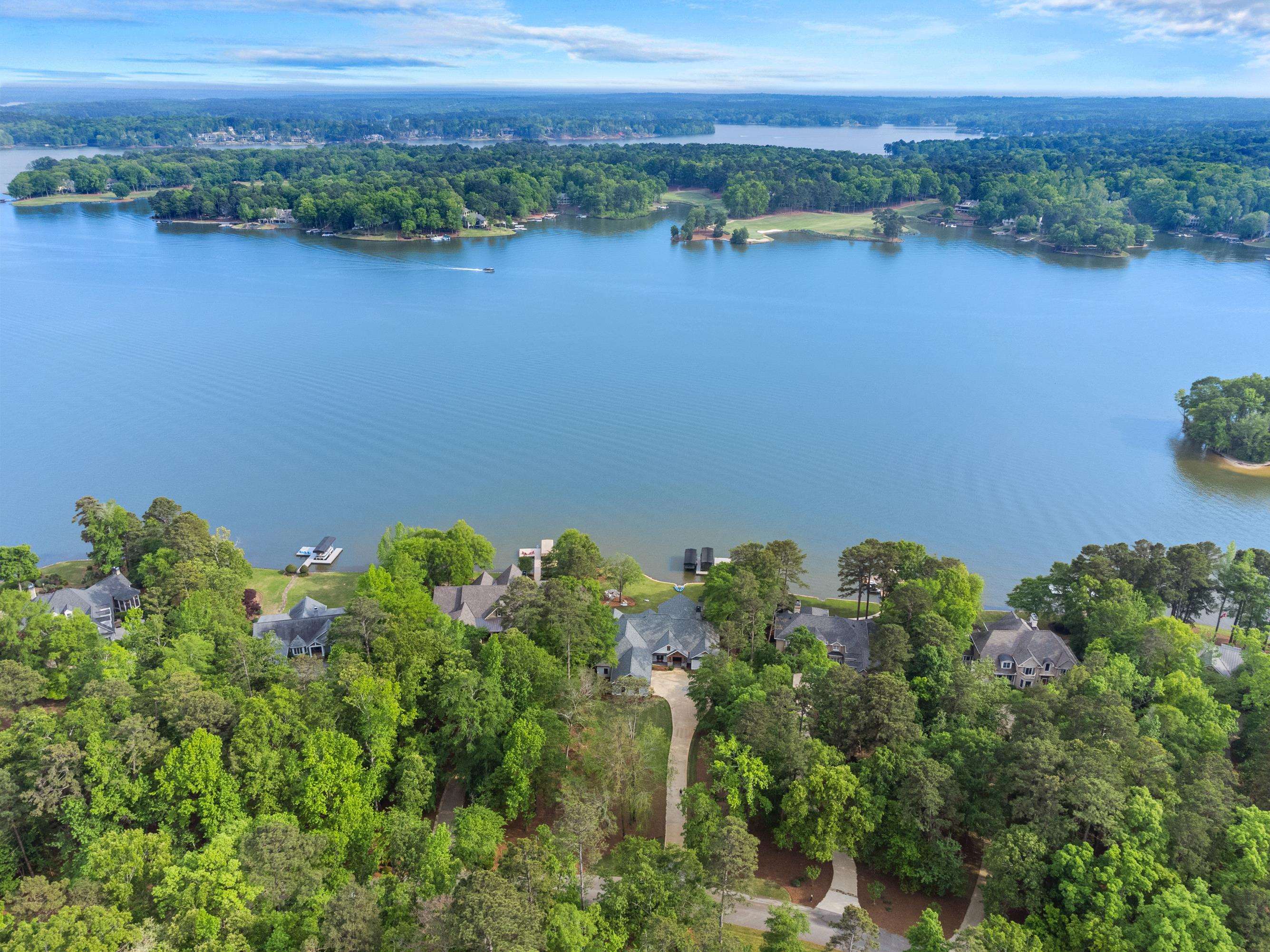 1121 HORSESHOE DRIVE