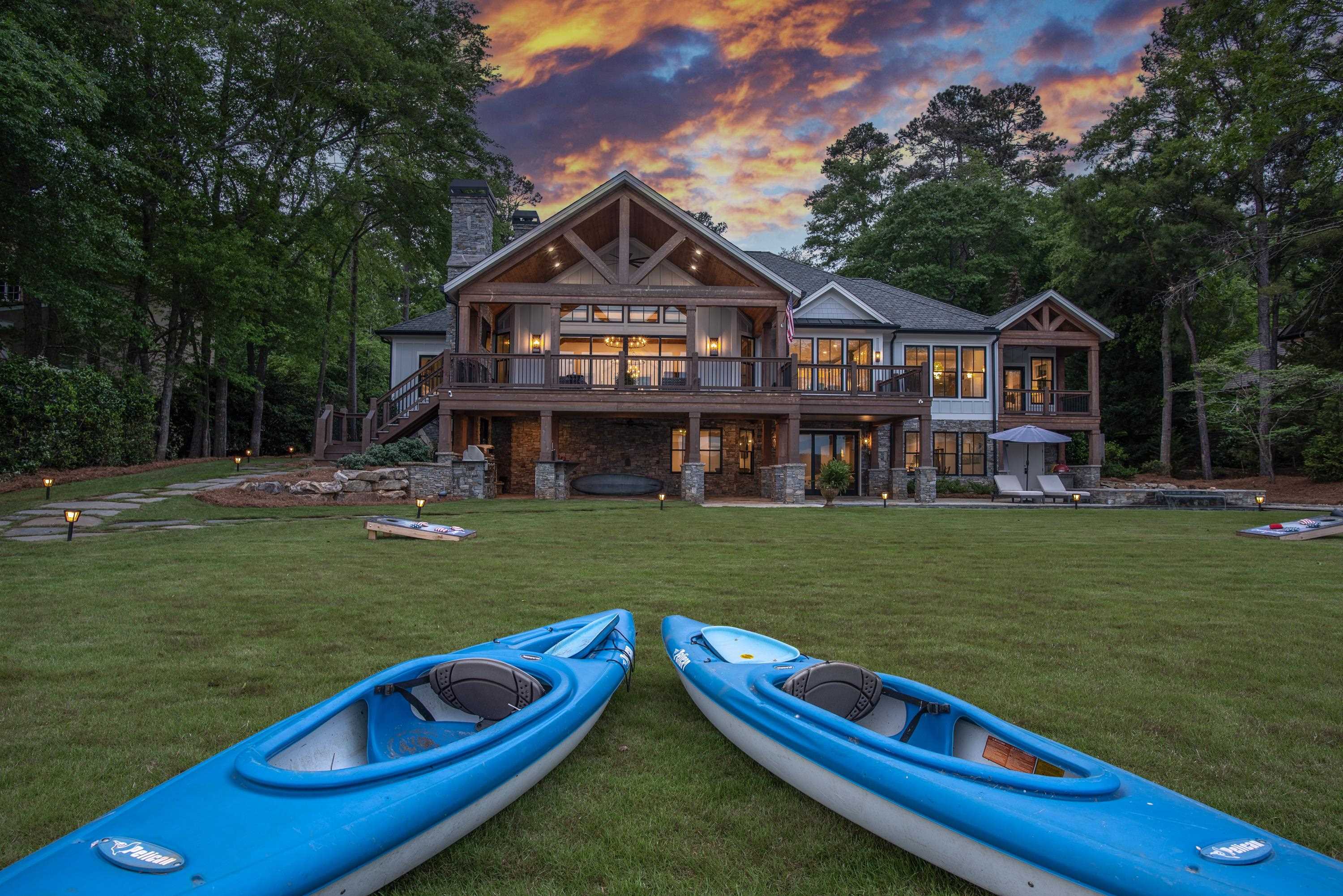 1121 HORSESHOE DRIVE