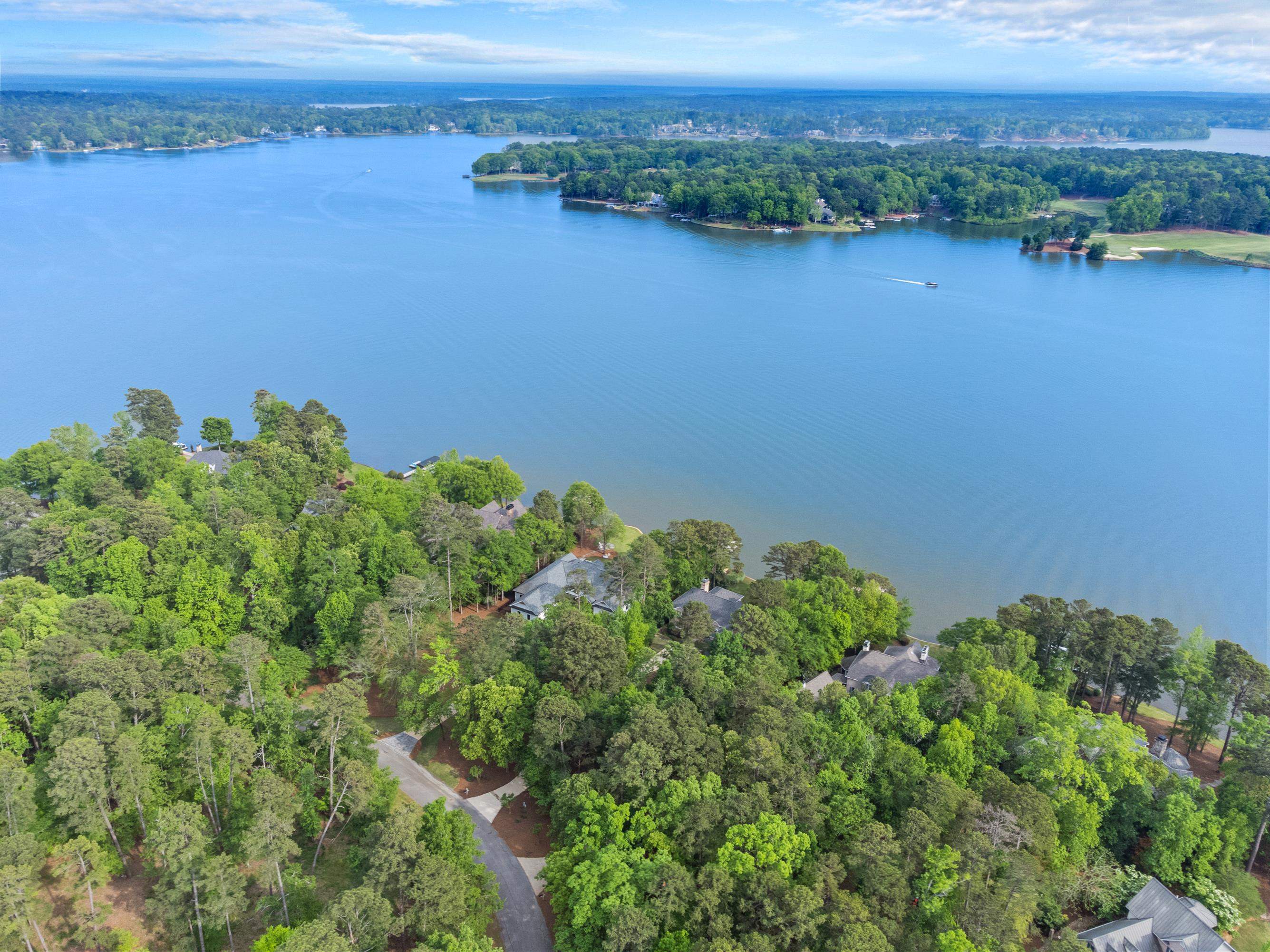 1121 HORSESHOE DRIVE