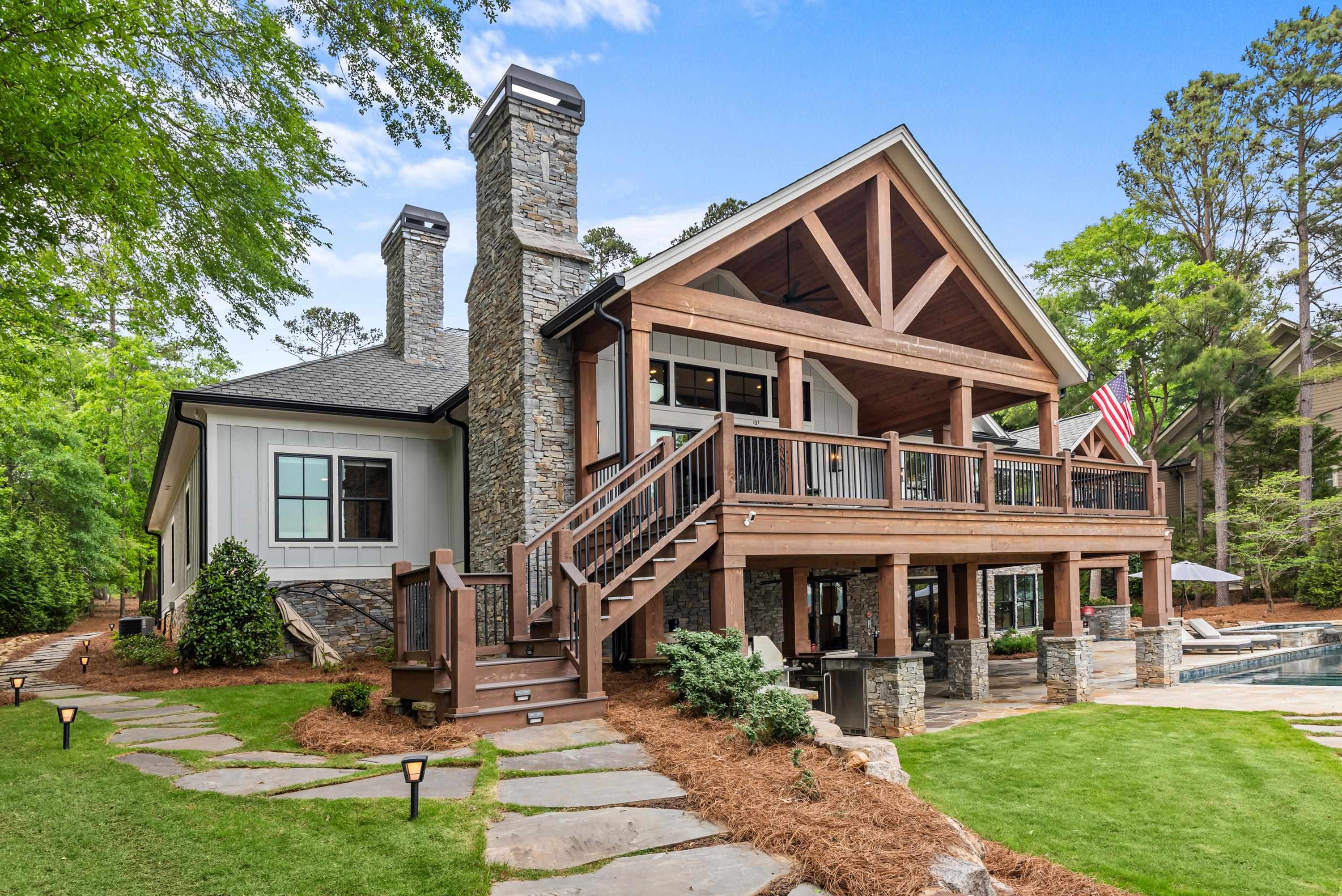 1121 HORSESHOE DRIVE