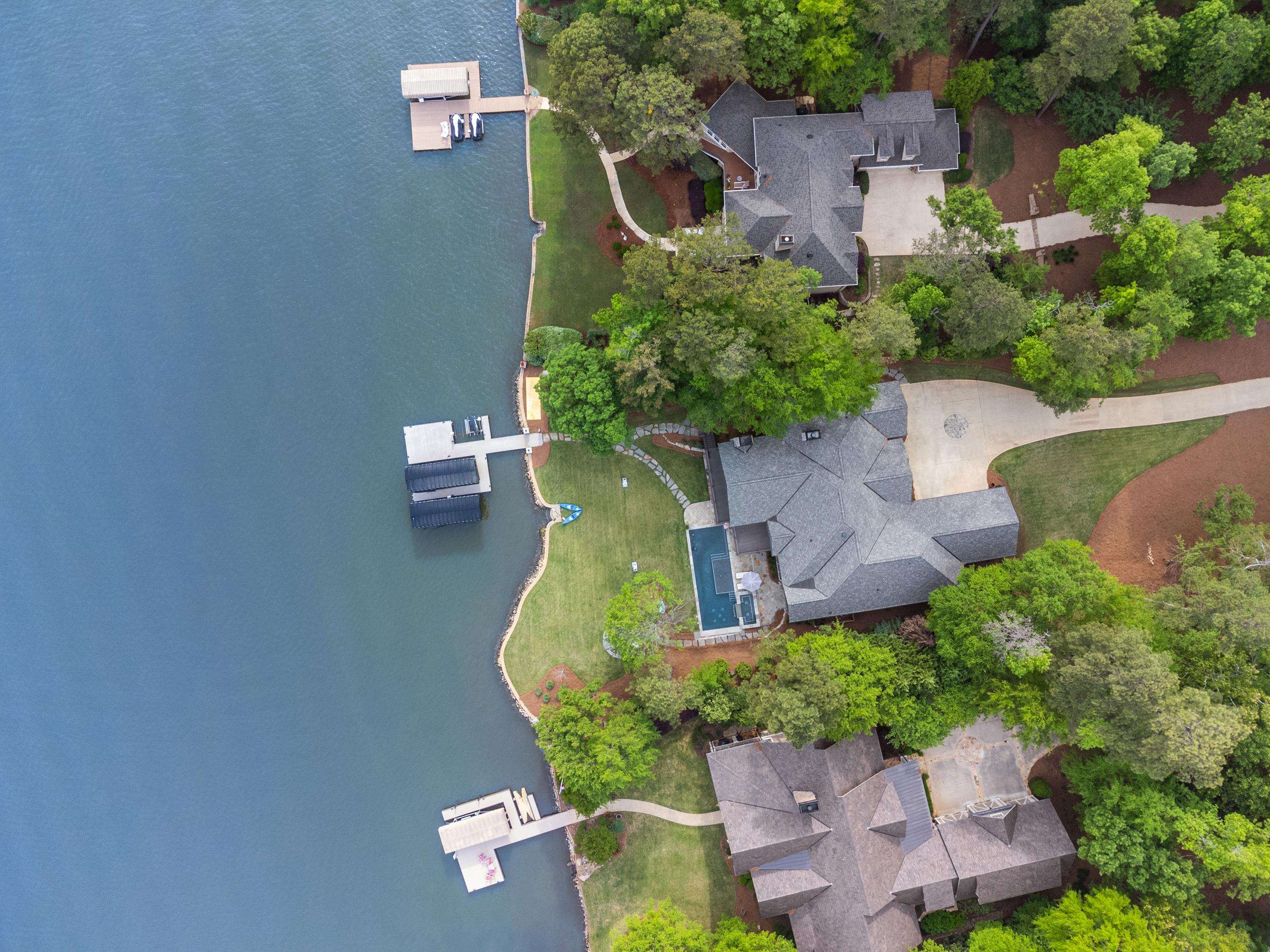 1121 HORSESHOE DRIVE