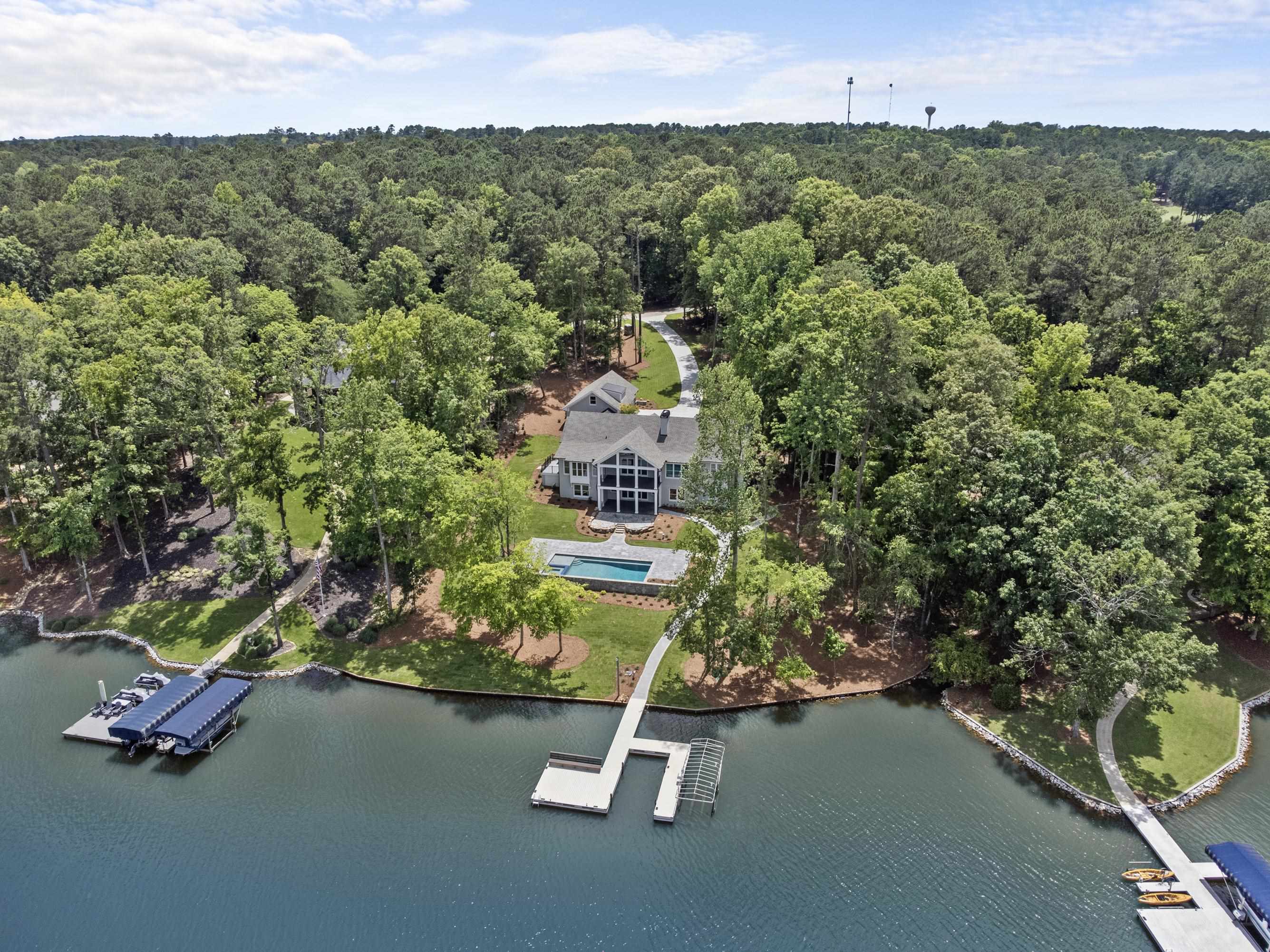 1010 DAVISON LANE