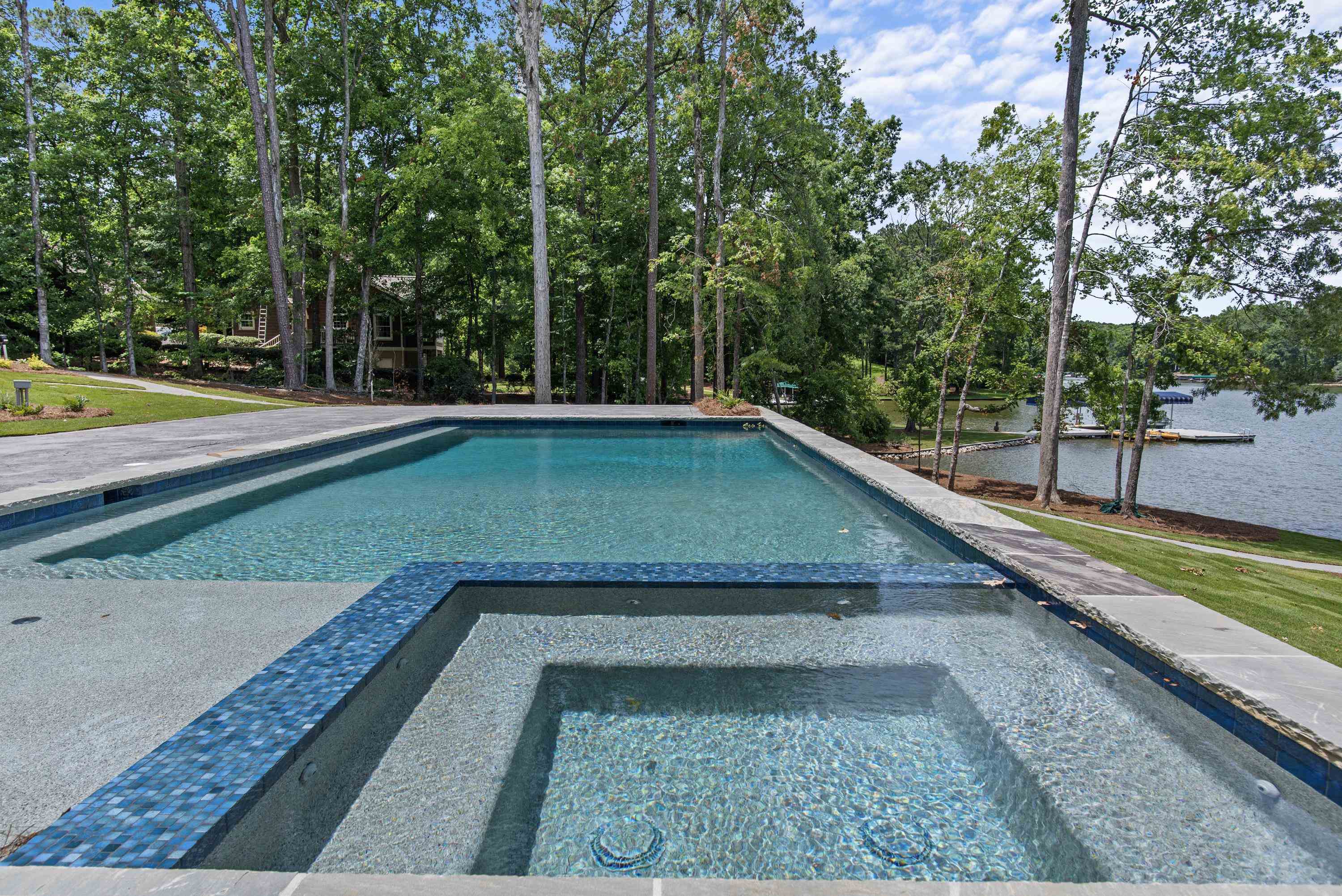 1010 DAVISON LANE