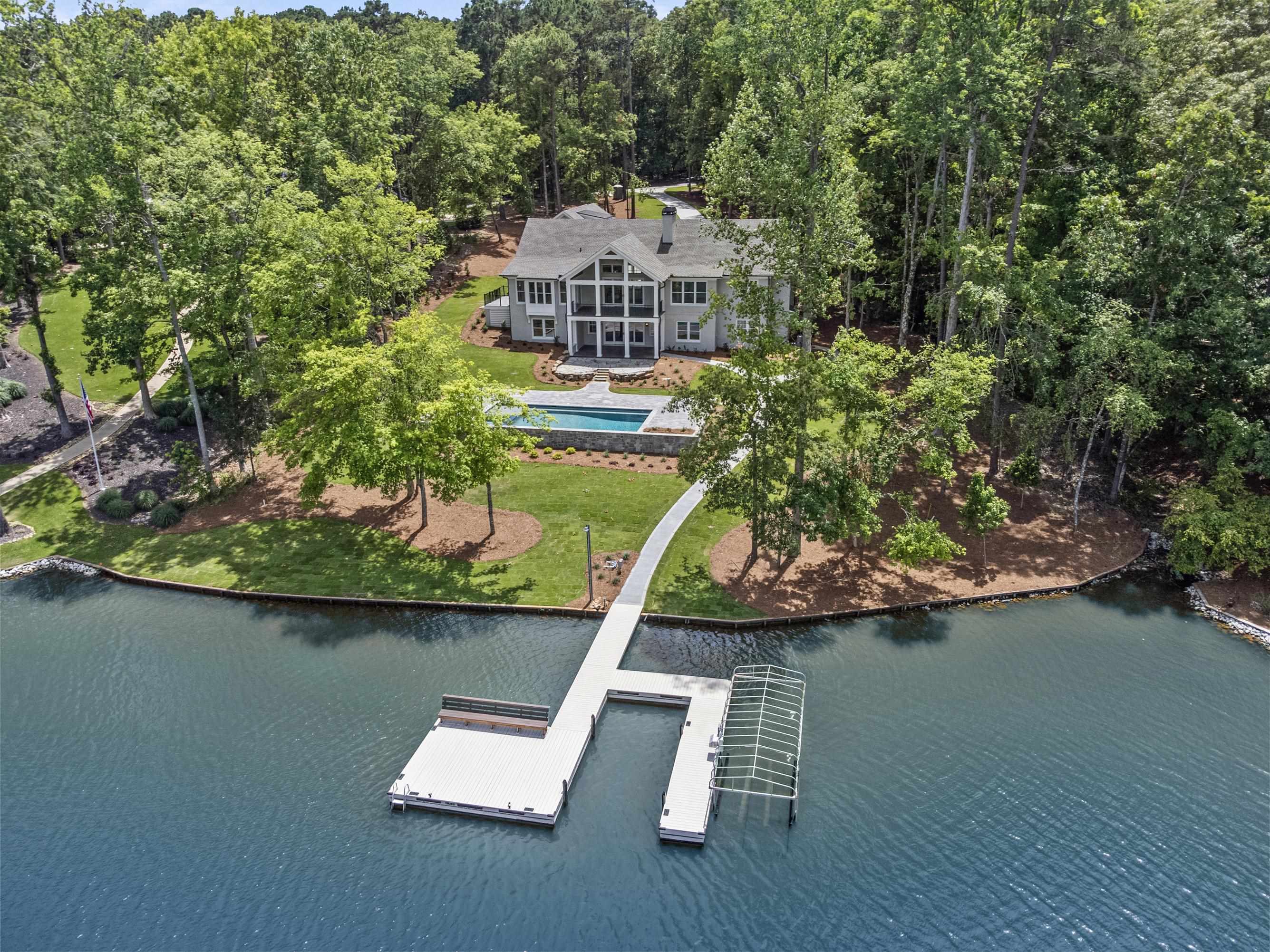 1010 DAVISON LANE