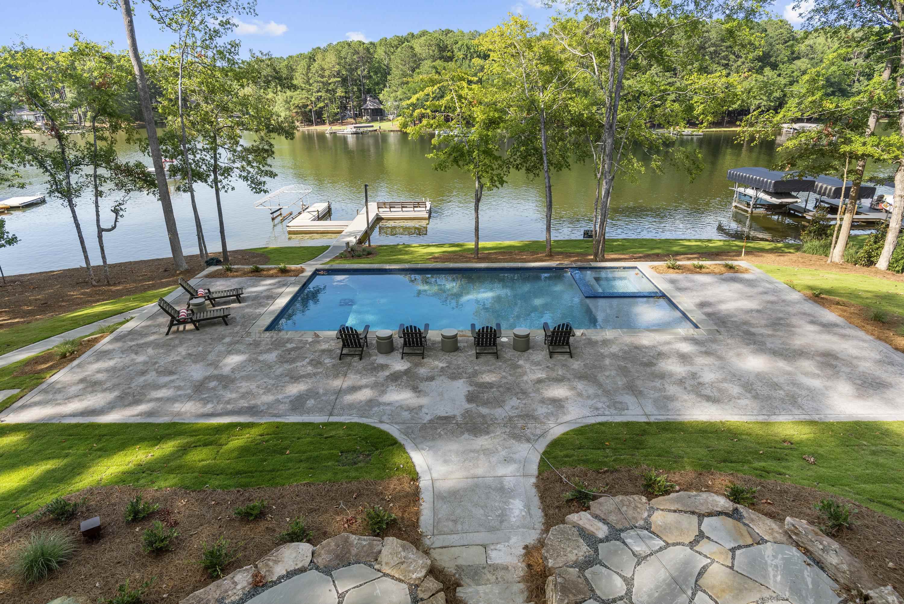 1010 DAVISON LANE