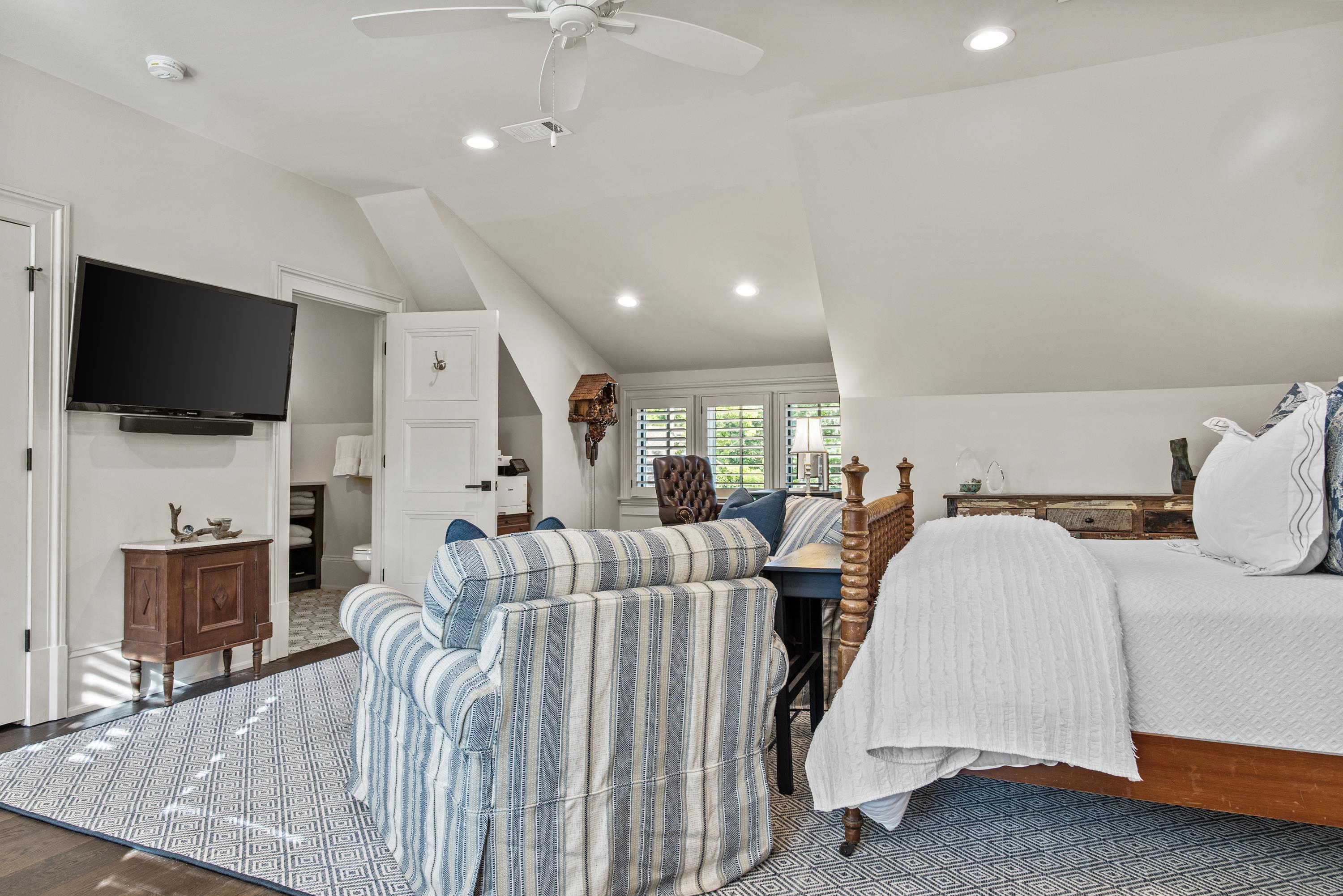 1080 CURTRIGHT PLACE