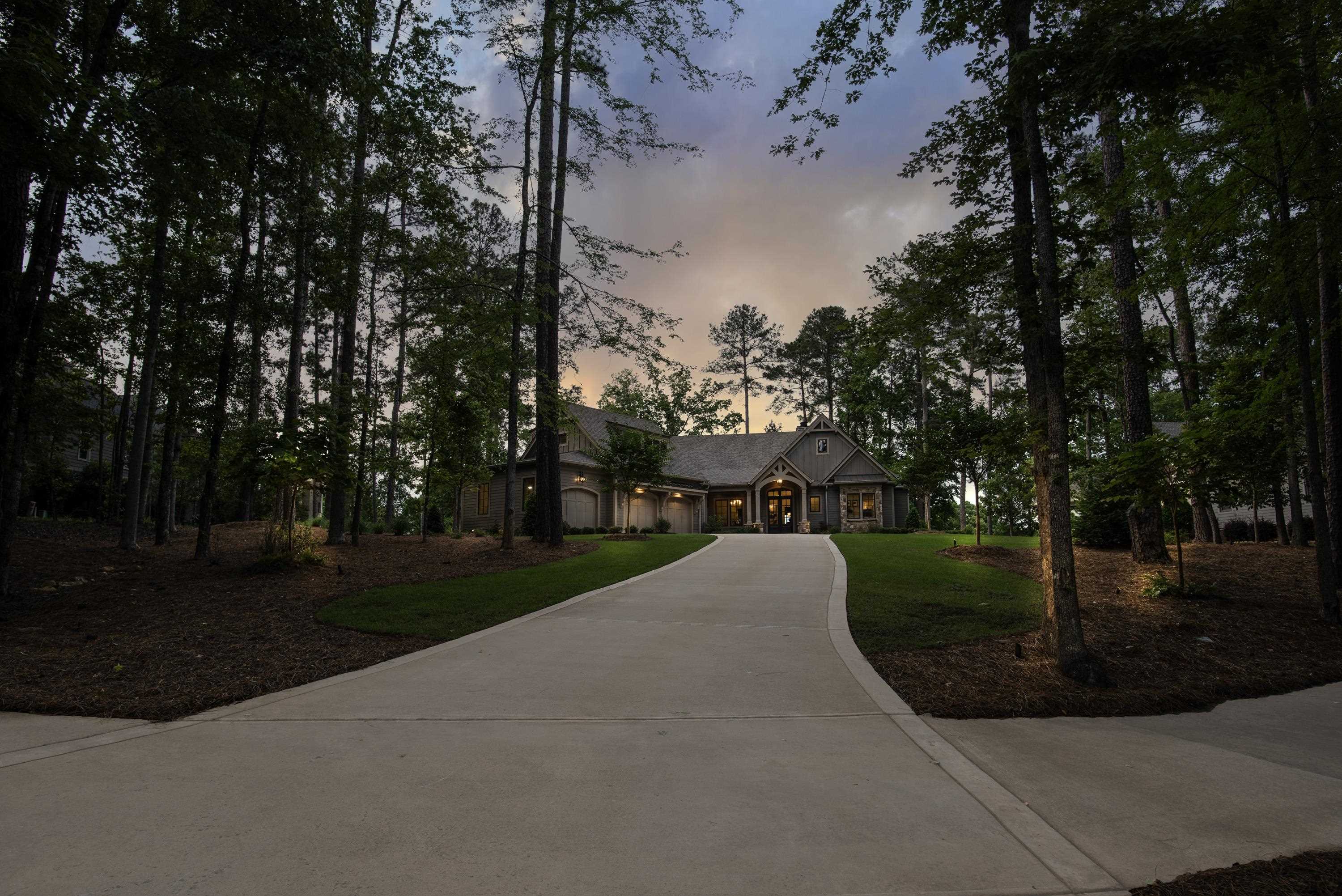 1080 CURTRIGHT PLACE